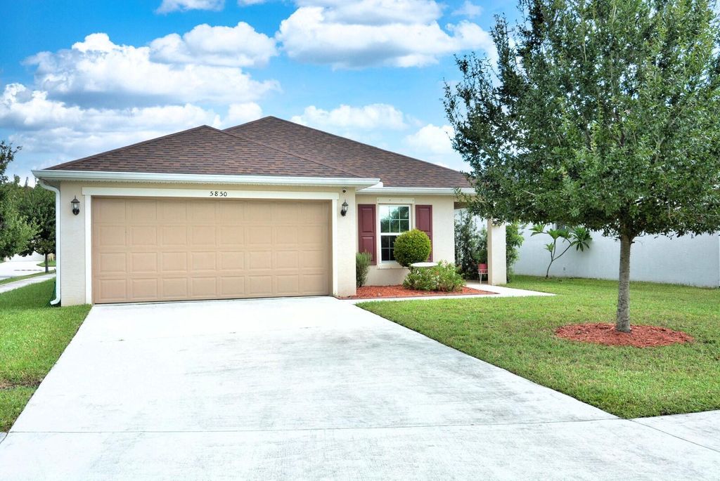 Photo of 5850 NW Pine Trail Circle, Port Saint Lucie, FL 34983 (MLS # R11124721)