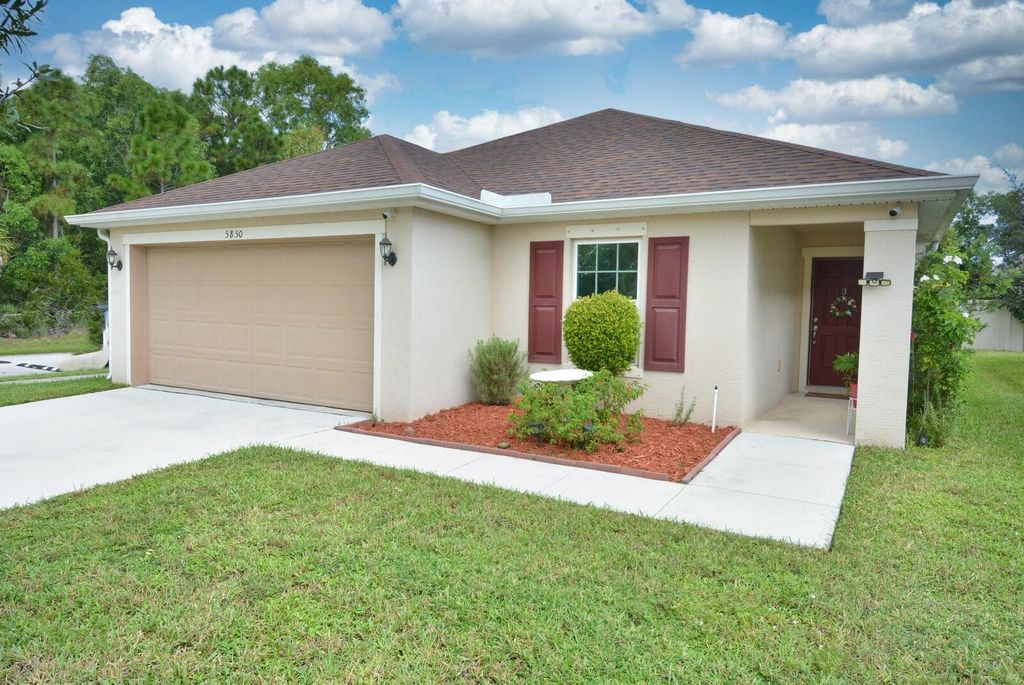 Photo of 5850 NW Pine Trail Circle, Port Saint Lucie, FL 34983 (MLS # R11124721)