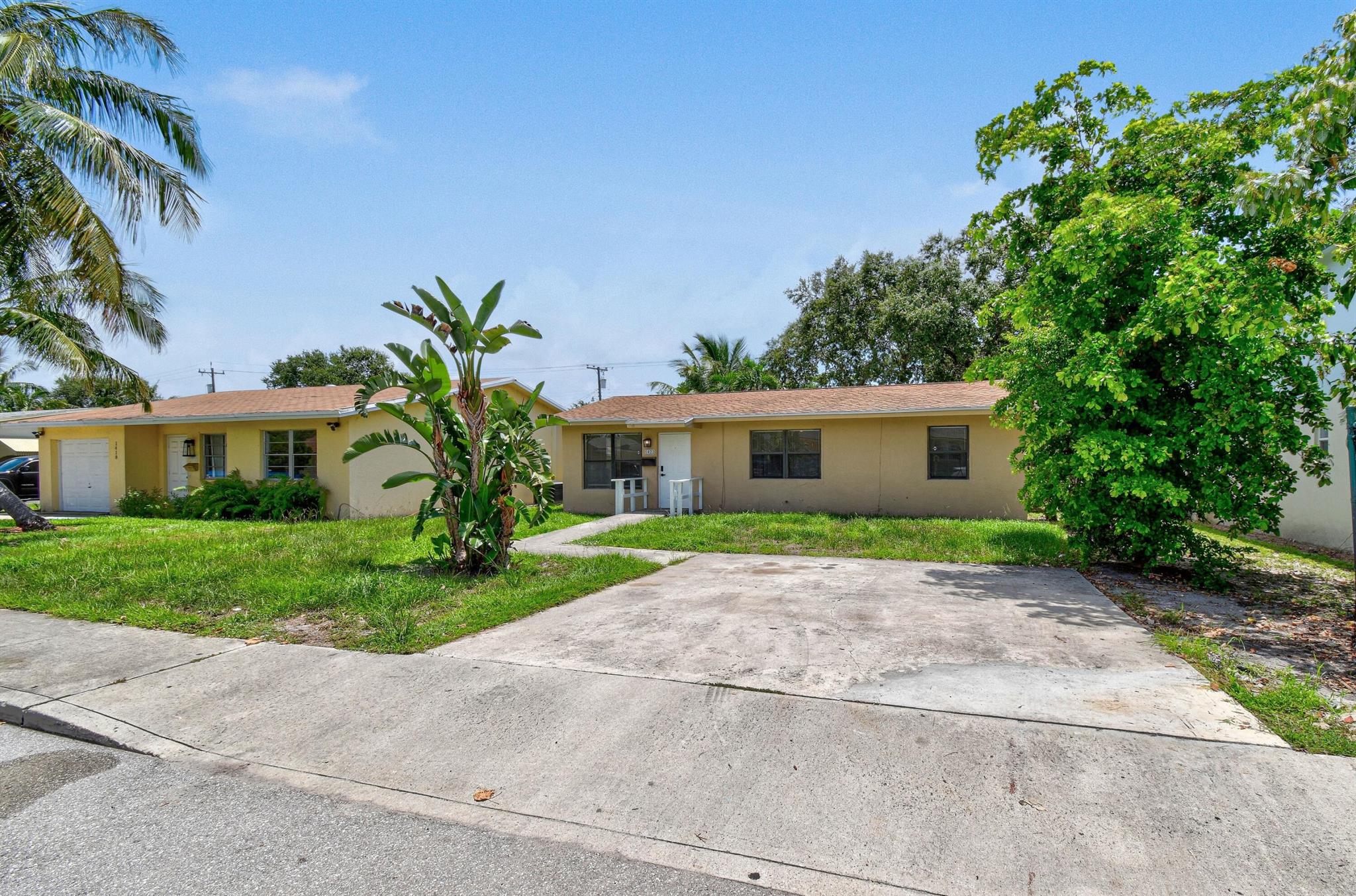 Beautiful 3-Bedroom Home in the Heart of Lake Worth! This inviting property features central A/C, an in-unit washer and dryer, and spacious living areas. - Flexible Deposit Options: Save upfront costs with Obligo -- a security deposit alternative for qualified renters.- Pet-Friendly: Pet screening powered by Beagle. Furry friends welcome upon approval!- Fast & Easy Application: Apply online and get approved quickly.