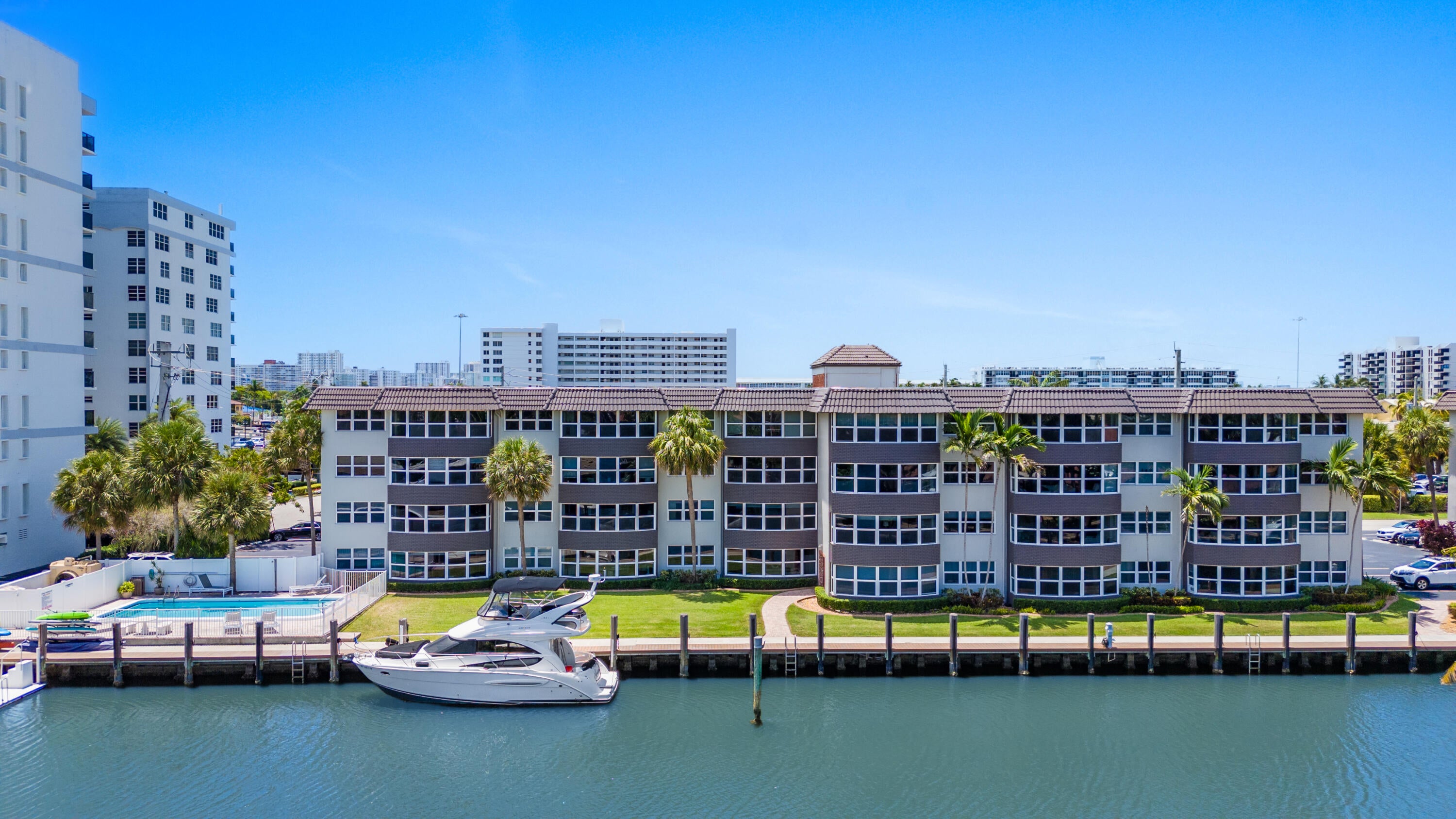 3121 NE 51st Street 204