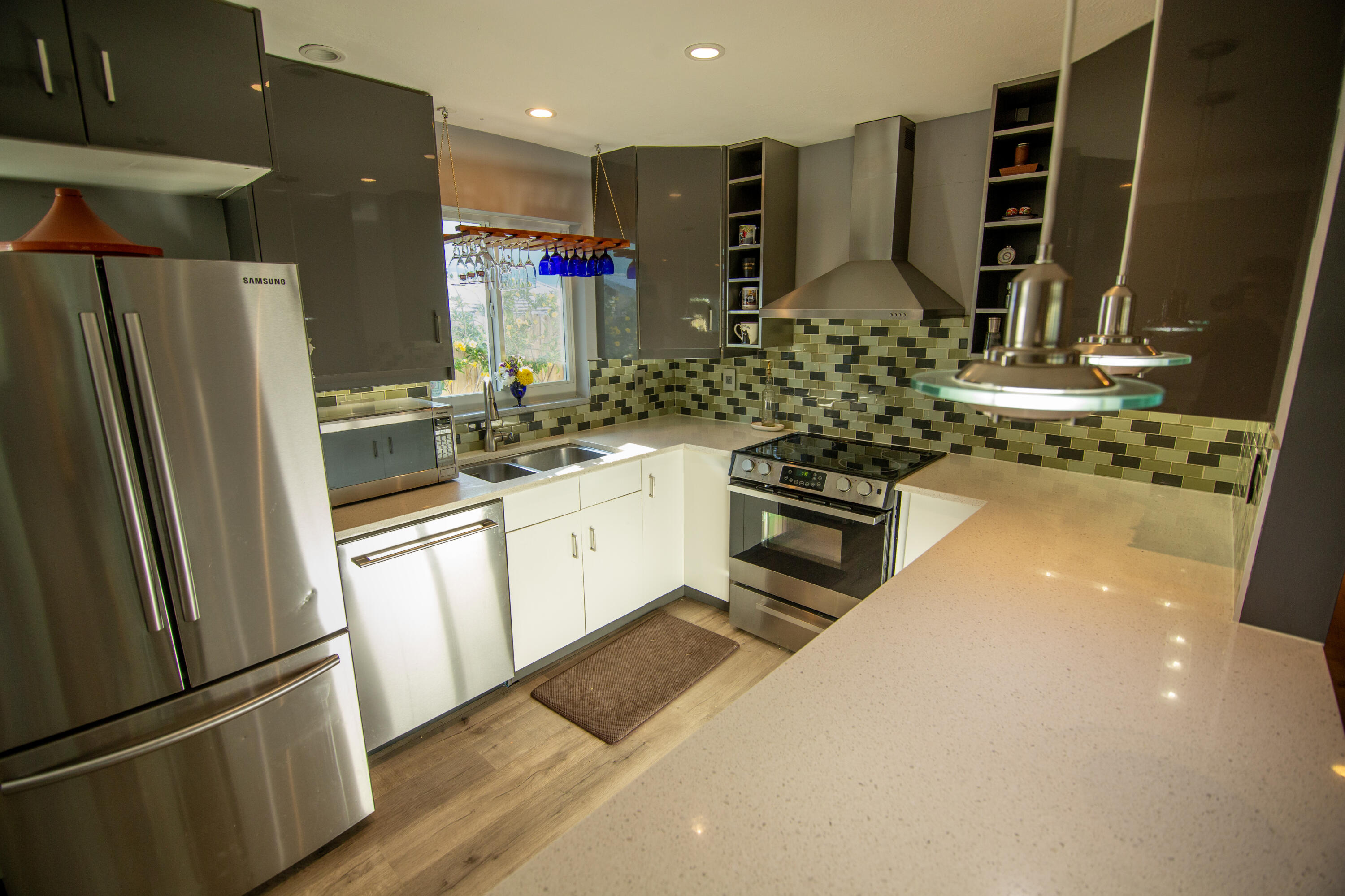 LAUDERDALE PARK 6-33 1/2 - Residential