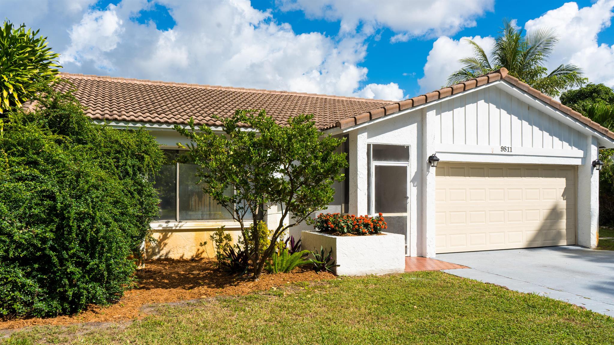 OVERSIZED LOT and POOL Home in Central Coral Springs along the University Corridor! Highly sought out location for buyers looking to reside in award winning Coral Springs Florida. Just a short bike ride or walk to all of the retail shopping and dining options that University is known for. Mullins Park is also walking distance which is known for excellent sports, leisure, and exceptional green space. NO HOA! Act fast as this home will be in high demand!