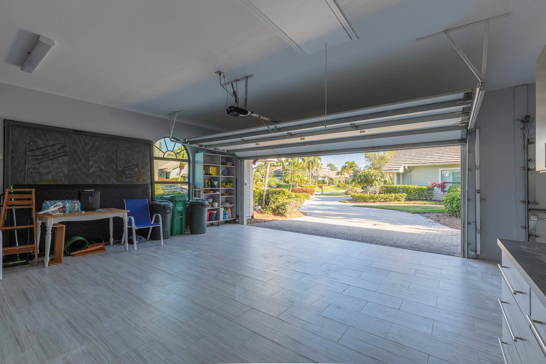 Palm City, Florida 34990, United States, 3 Bedrooms Bedrooms, ,3 BathroomsBathrooms,Residential,Pending,209423