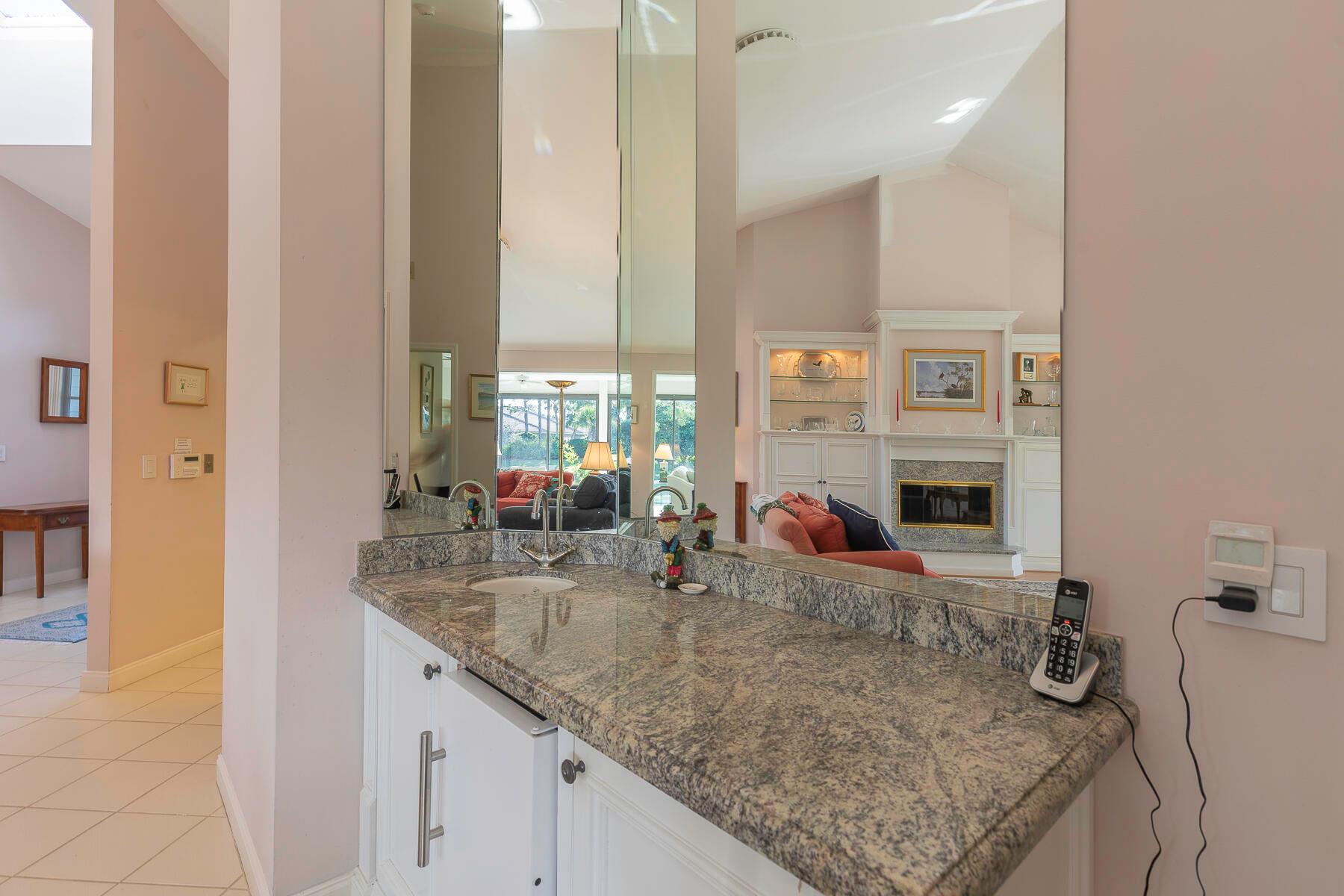 Palm City, Florida 34990, United States, 3 Bedrooms Bedrooms, ,3 BathroomsBathrooms,Residential,Pending,209423