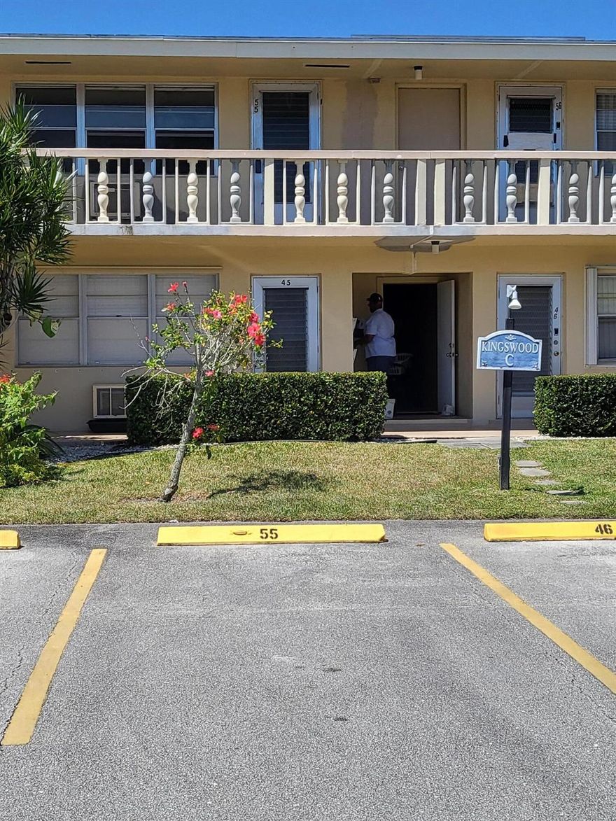 NO RENTAL RESTRICTION! NO WORK NEEDED!
CLEAN, NEW FLOORS, PAINT, VANITY, COMMODE 2ND FLOOR, HIGH HAT LIGHTING, SWITCHES AND CAN RENT IMMEDIATELY! 2 AC UNITS IN THIS CONDO! AVOID MULTIPLE OFFERS AT THIS PRICE AND CALL THE AGENT TODAY!