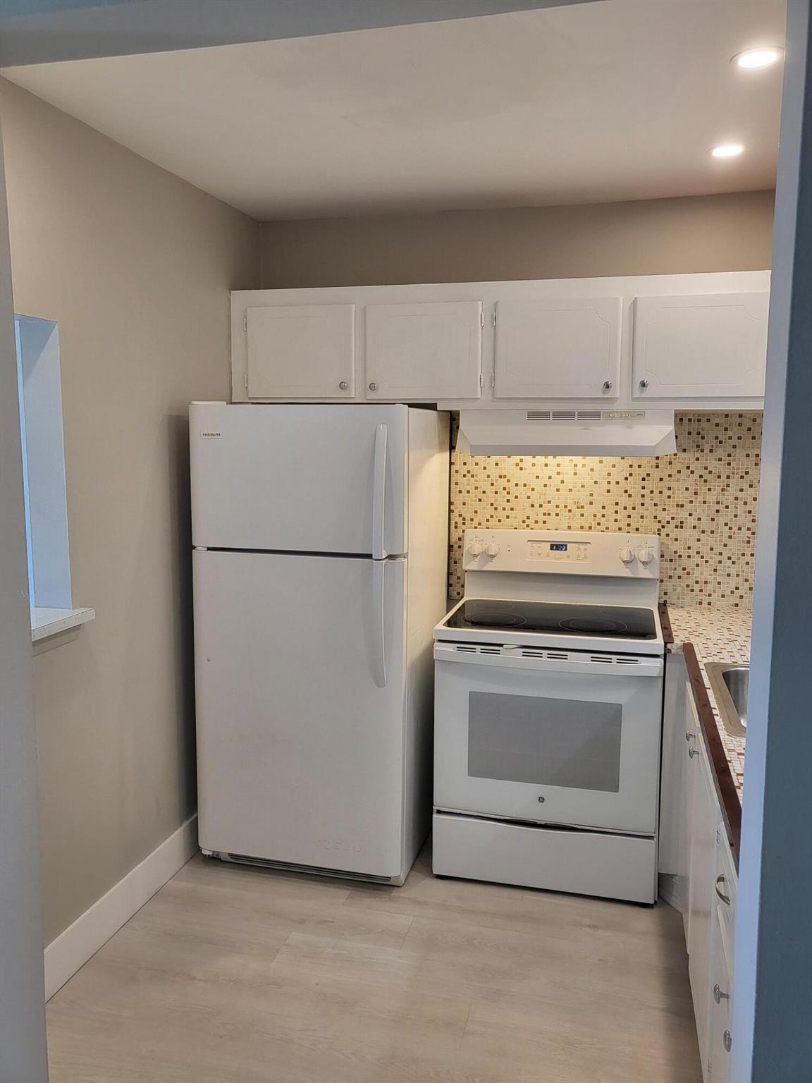 KINGSWOOD II CONDOS CENTURY VILLAGE - Residential