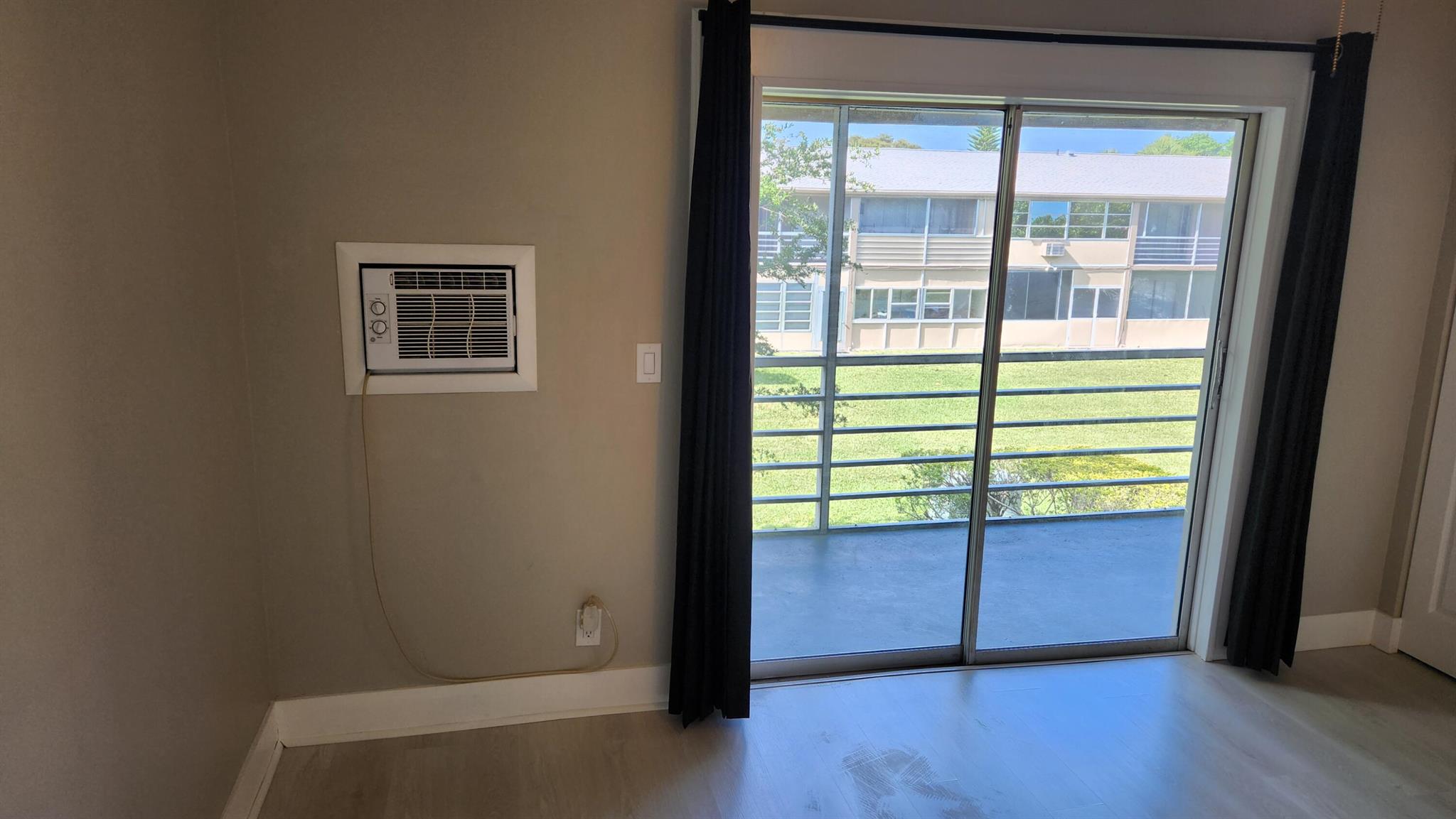 KINGSWOOD II CONDOS CENTURY VILLAGE - Residential