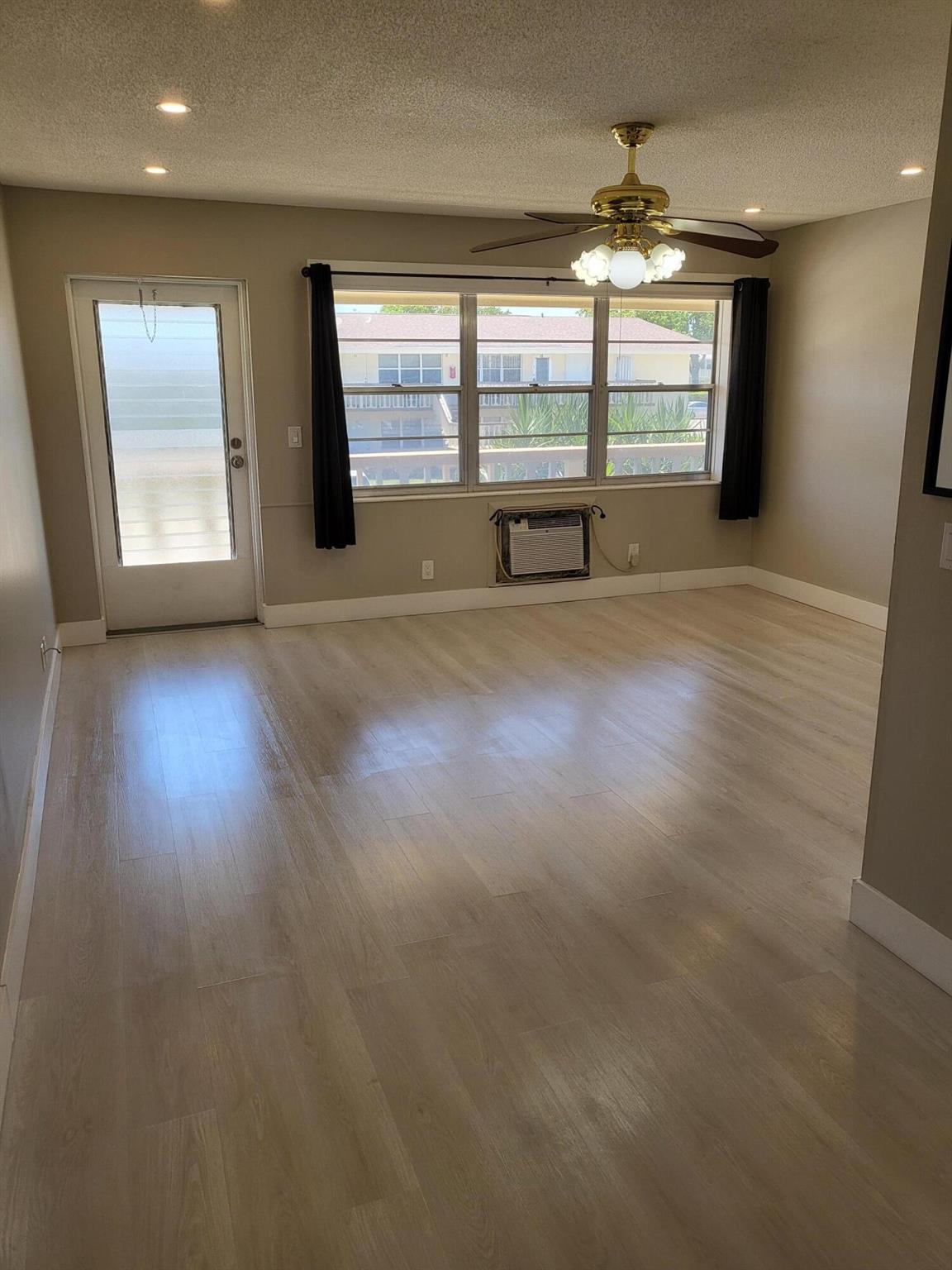 KINGSWOOD II CONDOS CENTURY VILLAGE - Residential