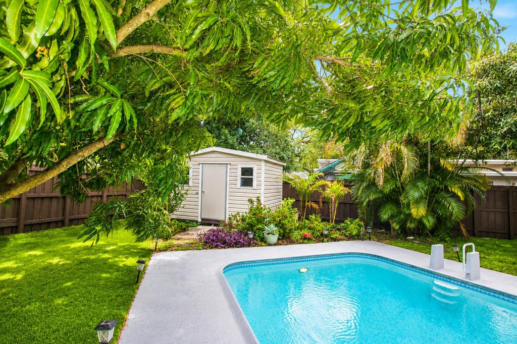 Photo of 1512 SW 24th Street, Fort Lauderdale, FL 33315 (MLS # B26036679)