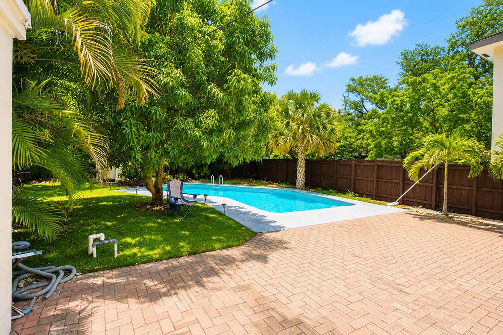 Photo of 1512 SW 24th Street, Fort Lauderdale, FL 33315 (MLS # B26036679)