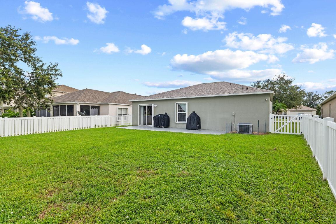 BRIDGEWATER AT BAYSIDE LAKES - Residential