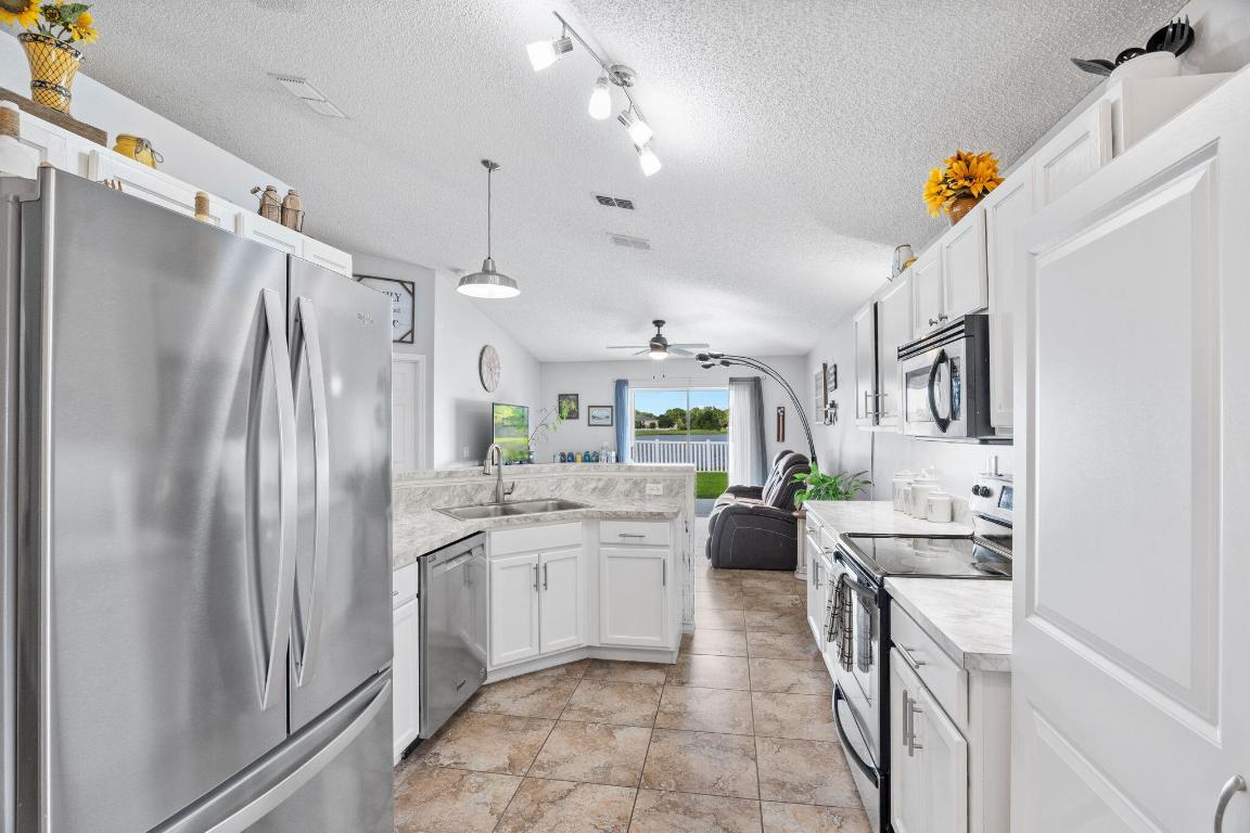 BRIDGEWATER AT BAYSIDE LAKES - Residential