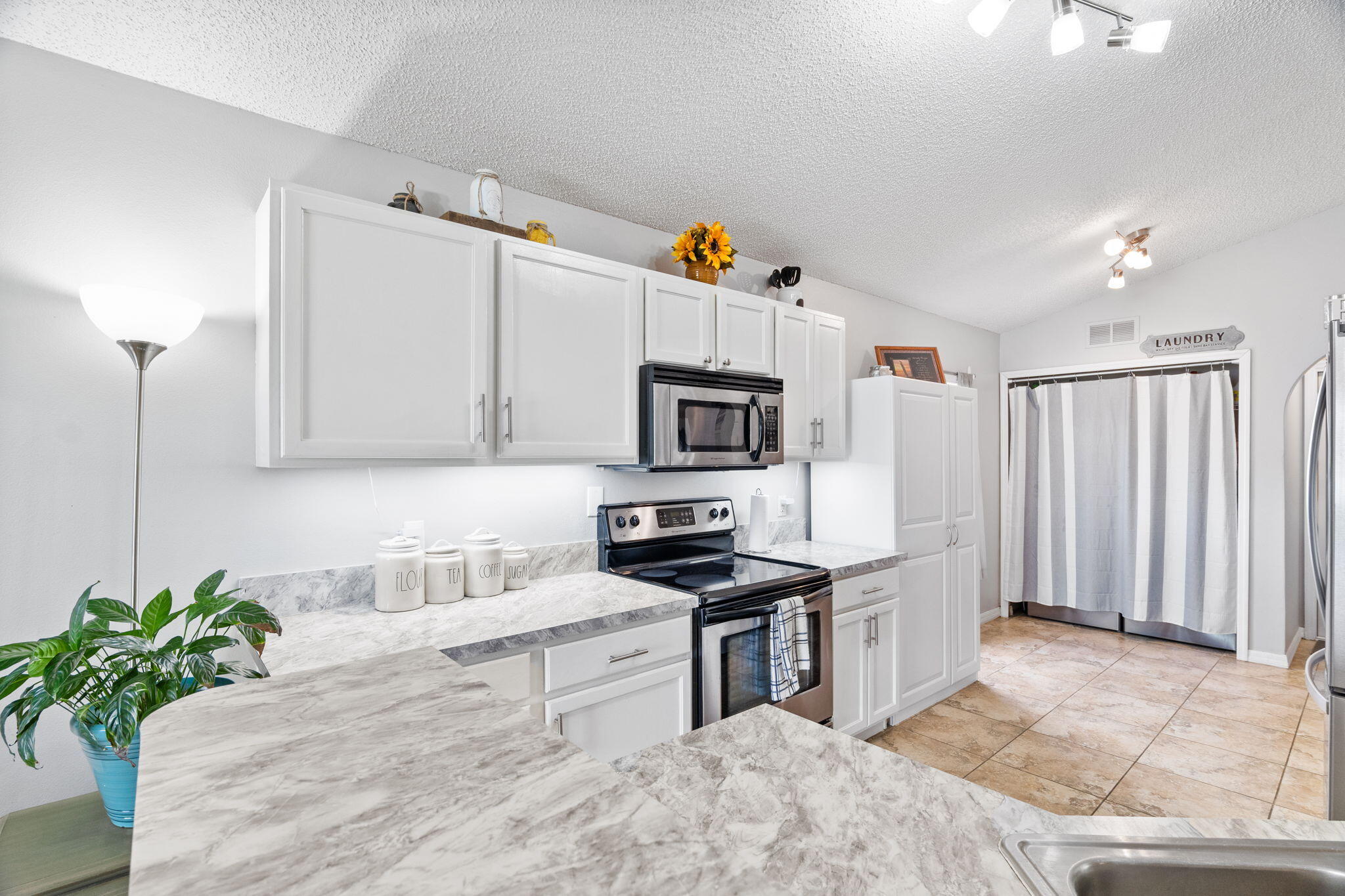 BRIDGEWATER AT BAYSIDE LAKES - Residential