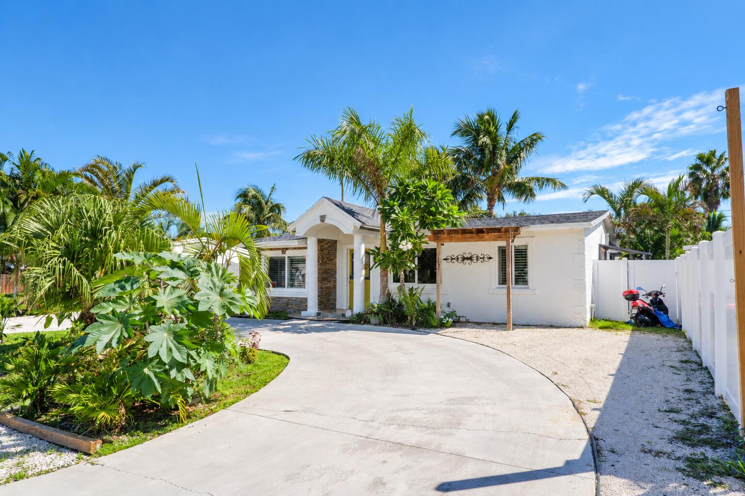 2574 NE 14TH Terrace