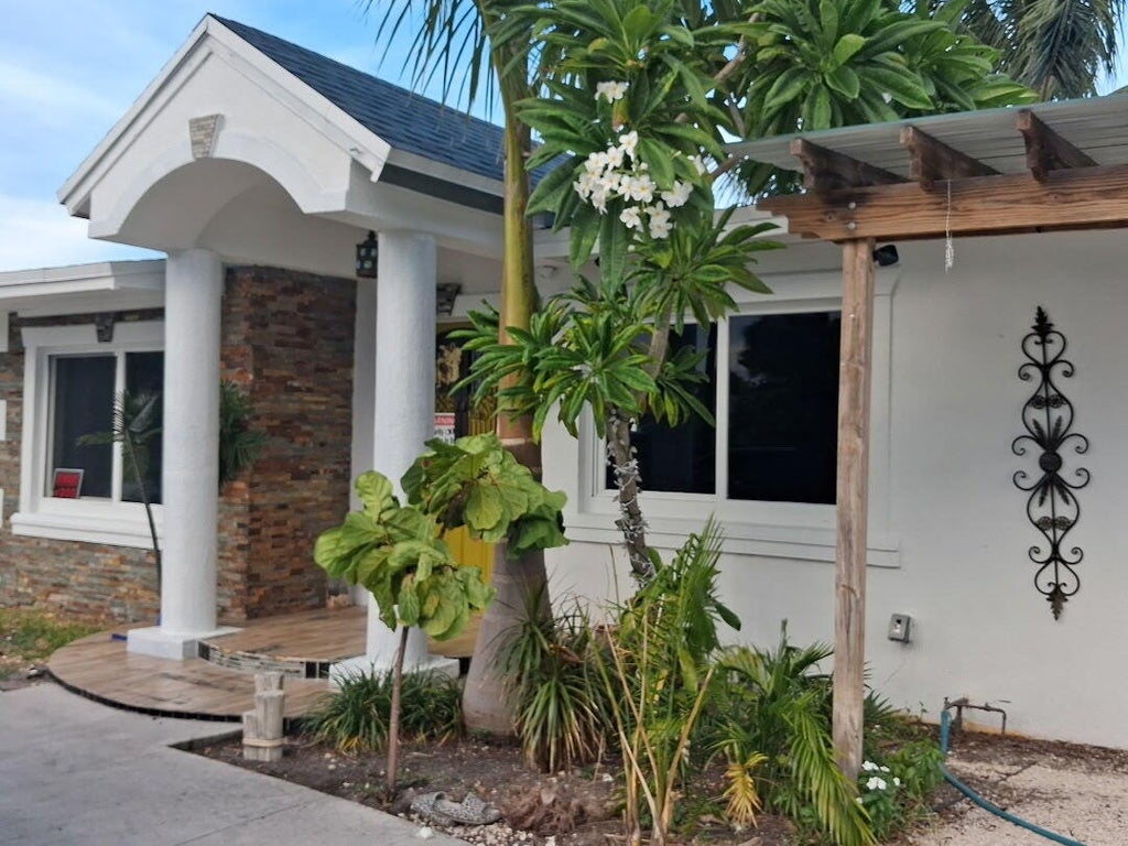 Photo of 2574 NE 14TH Terrace, Pompano Beach, FL 33064 (MLS # B26073535)