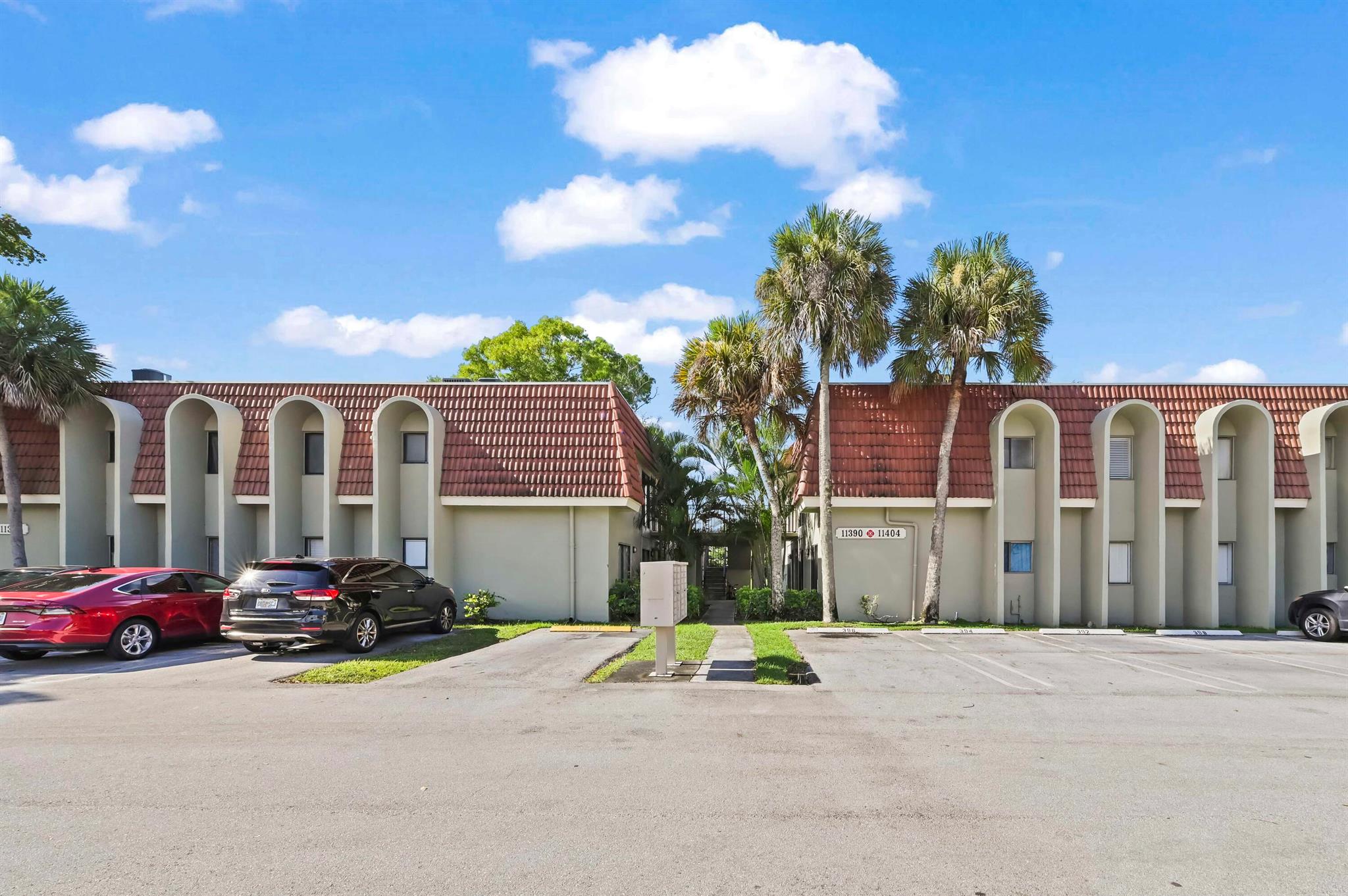 Welcome to Cypress Creek Villas, a community offering comfort and convenience. This freshly painted condo features 753 sq ft of living space. The home includes 2 bedroom and 1 bathroom, a well-equipped kitchen with new stainless steel appliances, cabinets, new vinyl flooring in the bedrooms and a washer and dryer for added ease.Residents of Cypress Creek Villas enjoy access to community amenities such as a pool, clubhouse, and beautifully maintained common areas. The community offers low-maintenance living in a secure setting, with proximity to shopping, dining, and everyday conveniences.