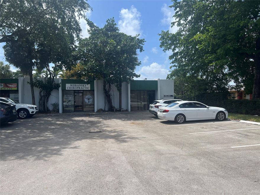 NEWLY DECORATED PROFESSIONAL OFFICE WITH FIVE ROOMS. GREAT LOCATION. CORNER OF WASHINGTON STREET AND FEDERAL HWY, HOLLYWOOD, TILE FLOORS, 2 BATHROOMS,