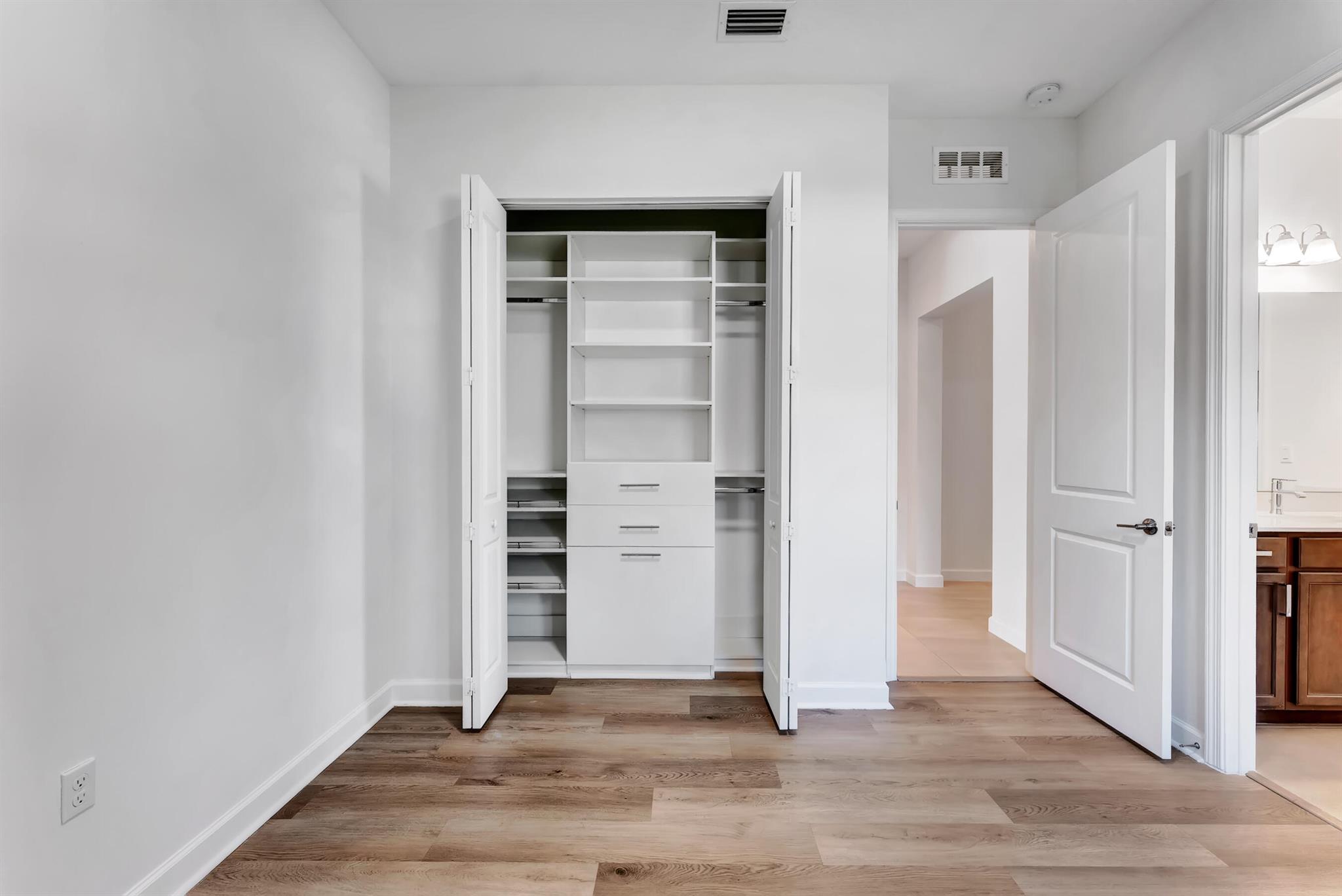 CRESTWOOD NORTH/BEellaSera - Residential