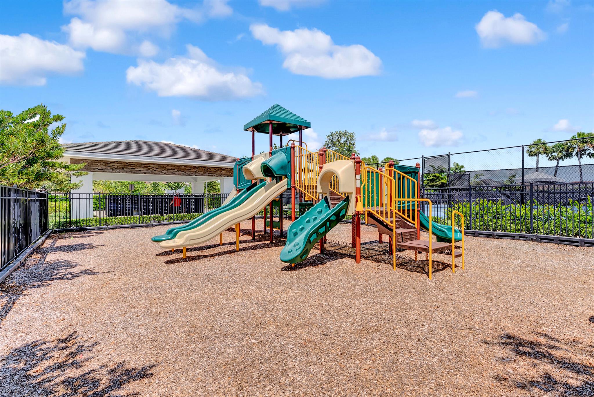 CRESTWOOD NORTH/BEellaSera - Residential