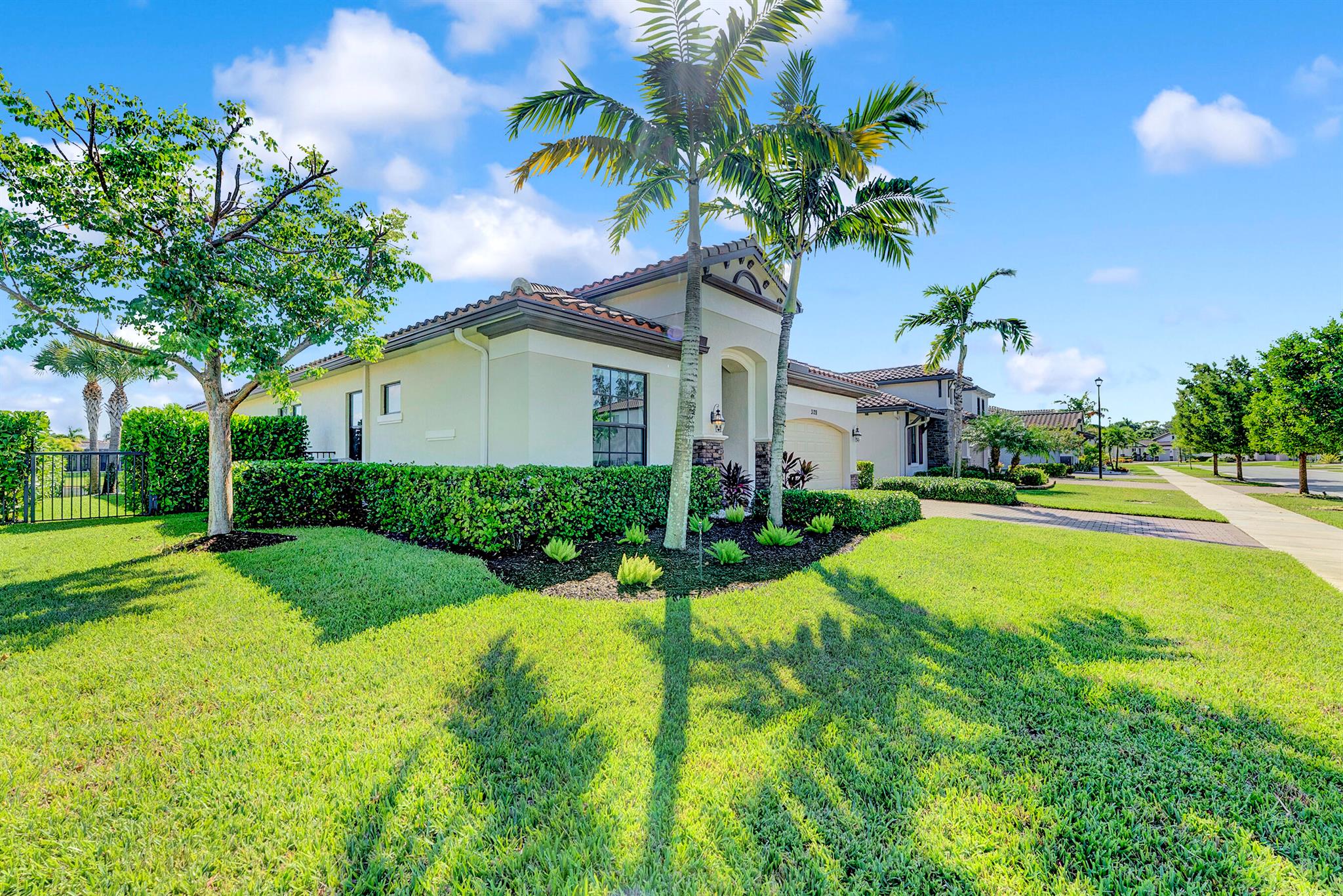 CRESTWOOD NORTH/BEellaSera - Residential