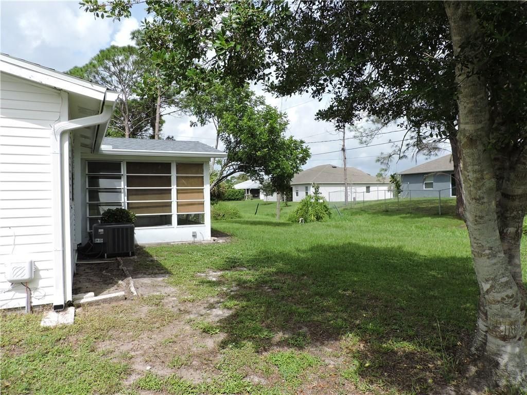 Photo of 952 Seneca Avenue, Sebastian, FL 32958 (MLS # R11018684)