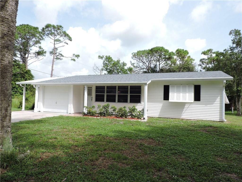 Photo of 952 Seneca Avenue, Sebastian, FL 32958 (MLS # R11018684)