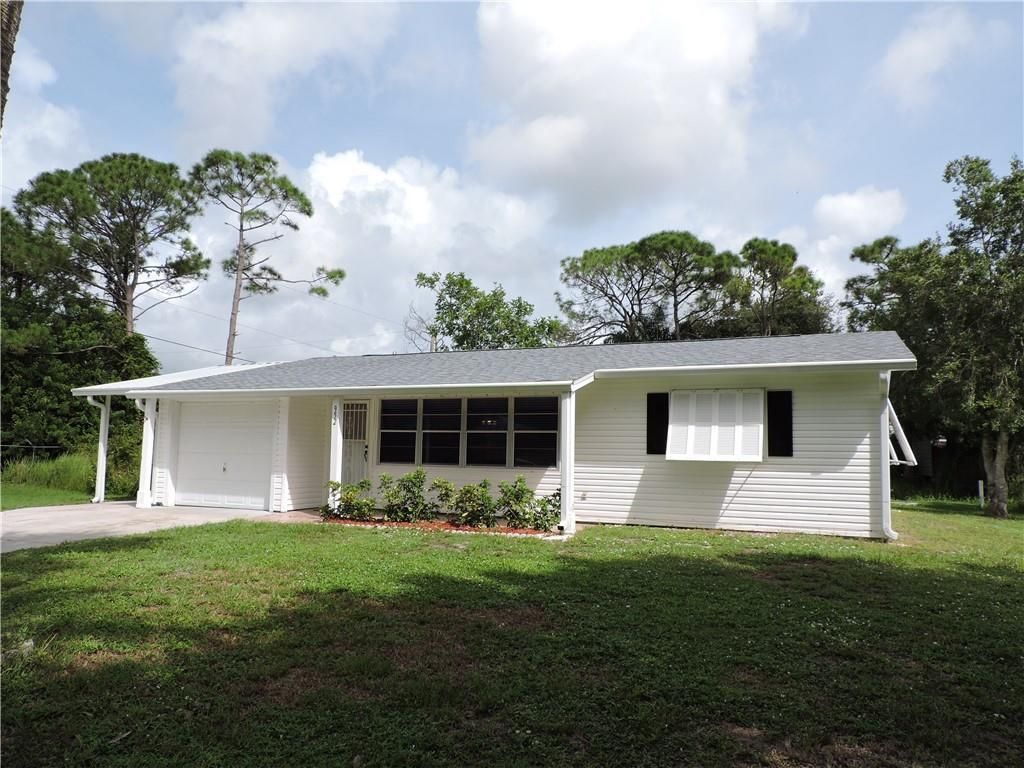 Photo of 952 Seneca Avenue, Sebastian, FL 32958 (MLS # R11018684)