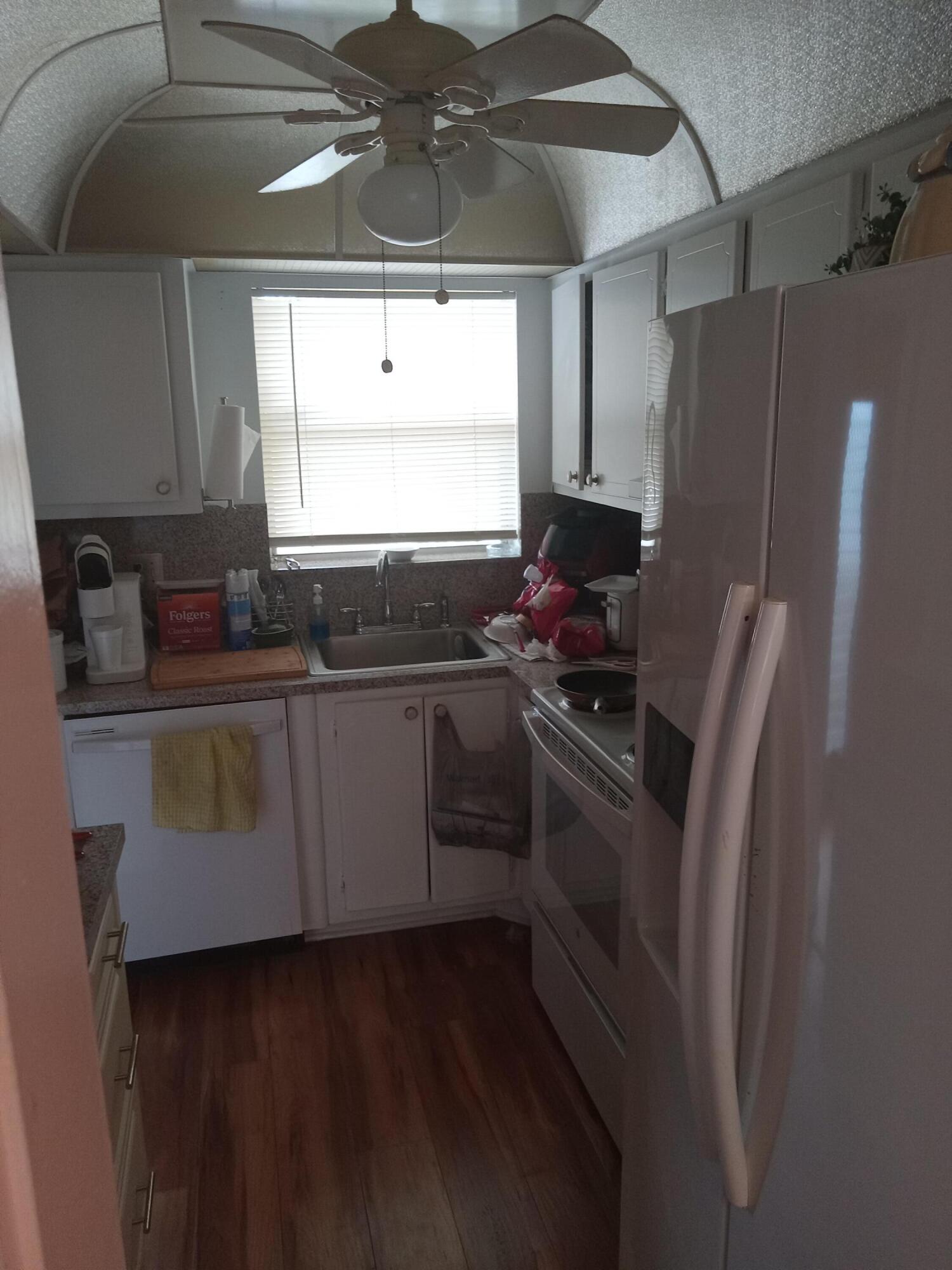 2901 E Sunrise Lakes Drive E 202