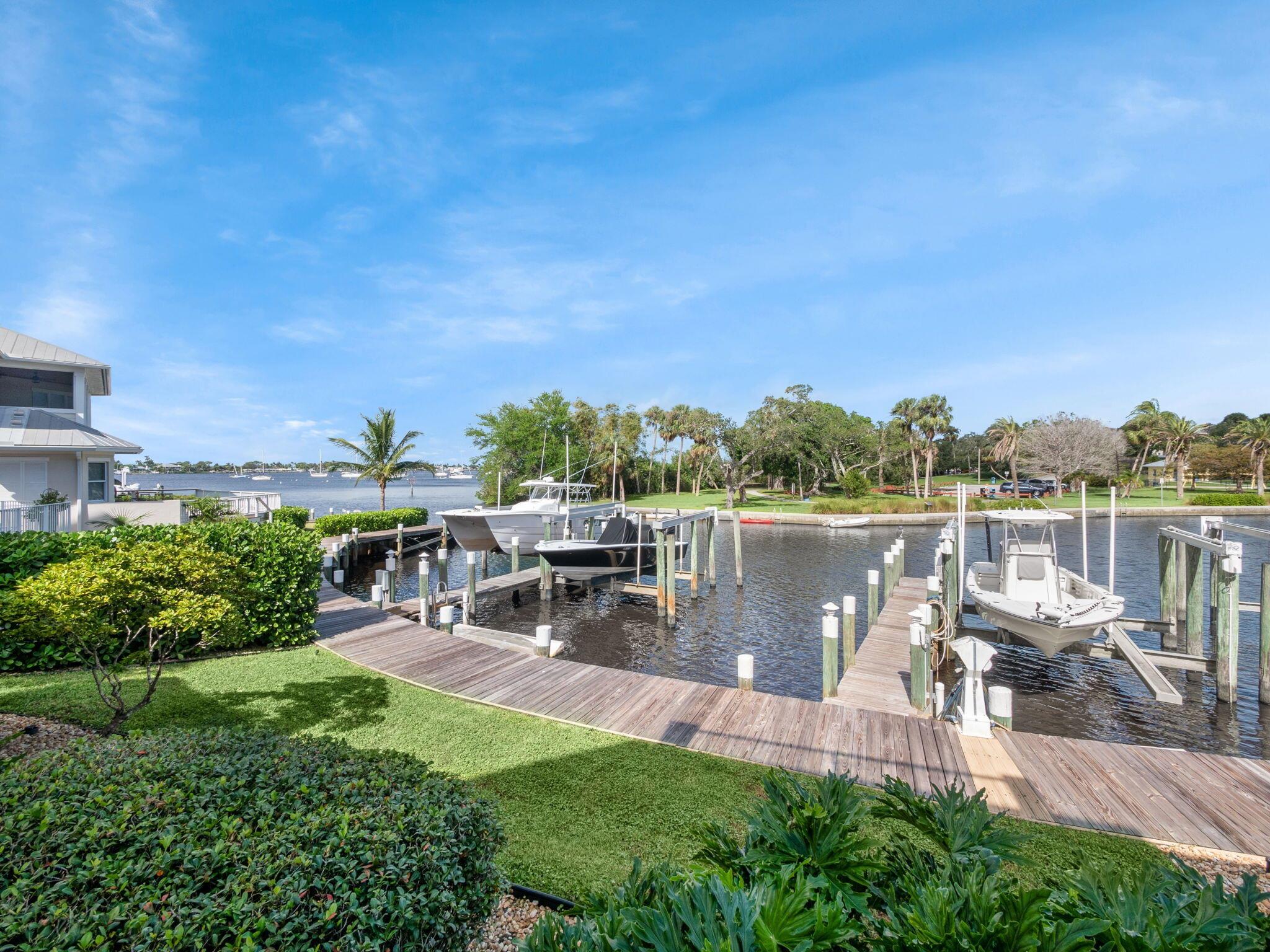 548 SW Saint Lucie Crescent