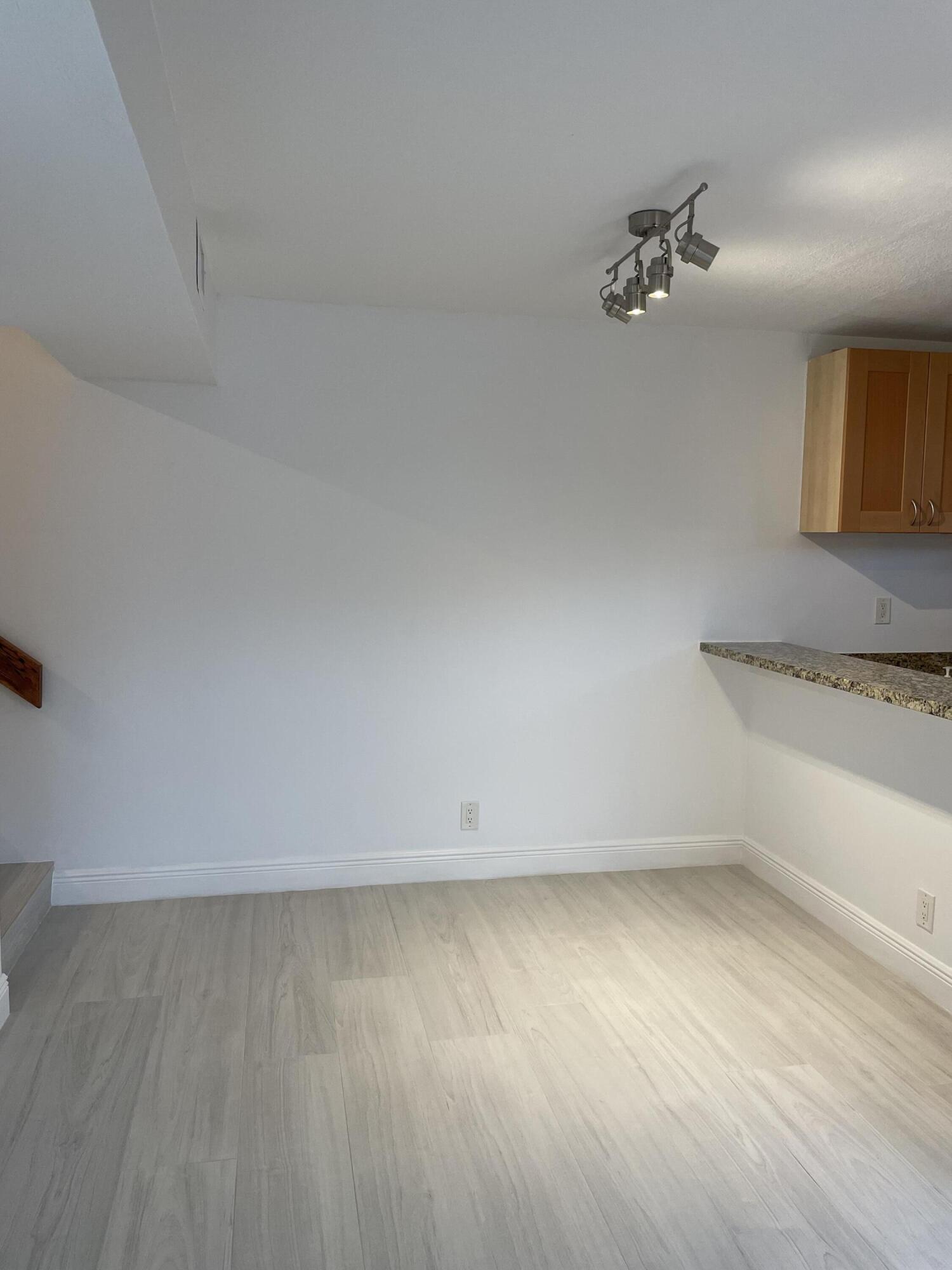 SOMERSET - Residential Lease