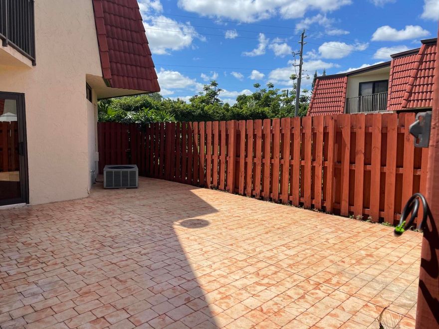 Don't miss this beautifully renovated and immaculate townhome in the sought-after community of Somerset. This move-in-ready home features a stylish updated kitchen with all new appliances, and a brand-new fence. Every detail has been thoughtfully updated, making this home feel fresh and modern throughout. Spacious fenced patio offering a great outdoor living space. Impact windows and sliding doors throughout. Property is just minutes from shopping, dining, and major roadways. The community offers a pool and meticulously maintained grounds with vibrant landscaping. Renters Insurance Required.