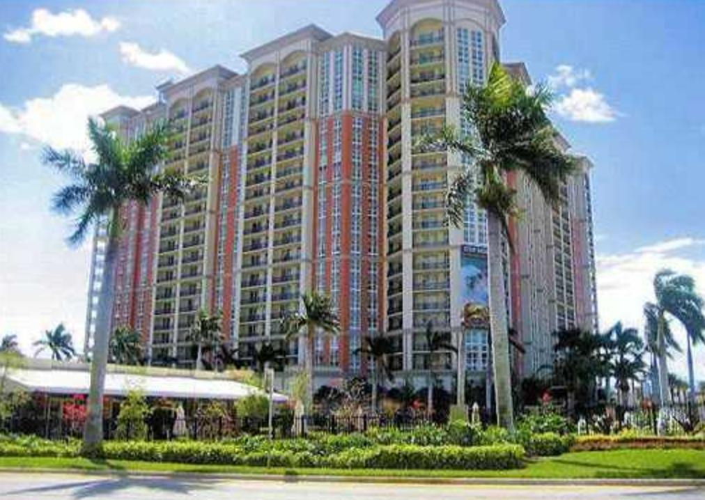 Wonderful 2/2 condo with city views in the desirable South Tower Building! Beautiful large tile in the living area and wood flooring in the bedrooms. Granite countertops in this large kitchen, stainless steel appliances, large windows in the bedrooms and 10' ceiling height! Condo includes one parking space, internet, basic cable and water. Building has wonderful amenities, such as: Valet parking, swimming pool, fitness center, 24 hour manned lobby, club house and much more! Walk to everything downtown has to offer!