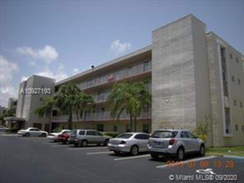 Photo of 315 SE 11th Terrace #305, Dania Beach, FL 33004 (MLS # F10502910)