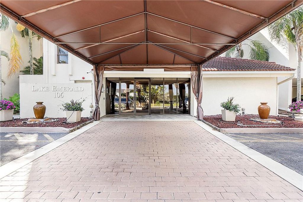 Photo of 106 Lake Emerald Drive #308, Oakland Park, FL 33309 (MLS # B26025919)