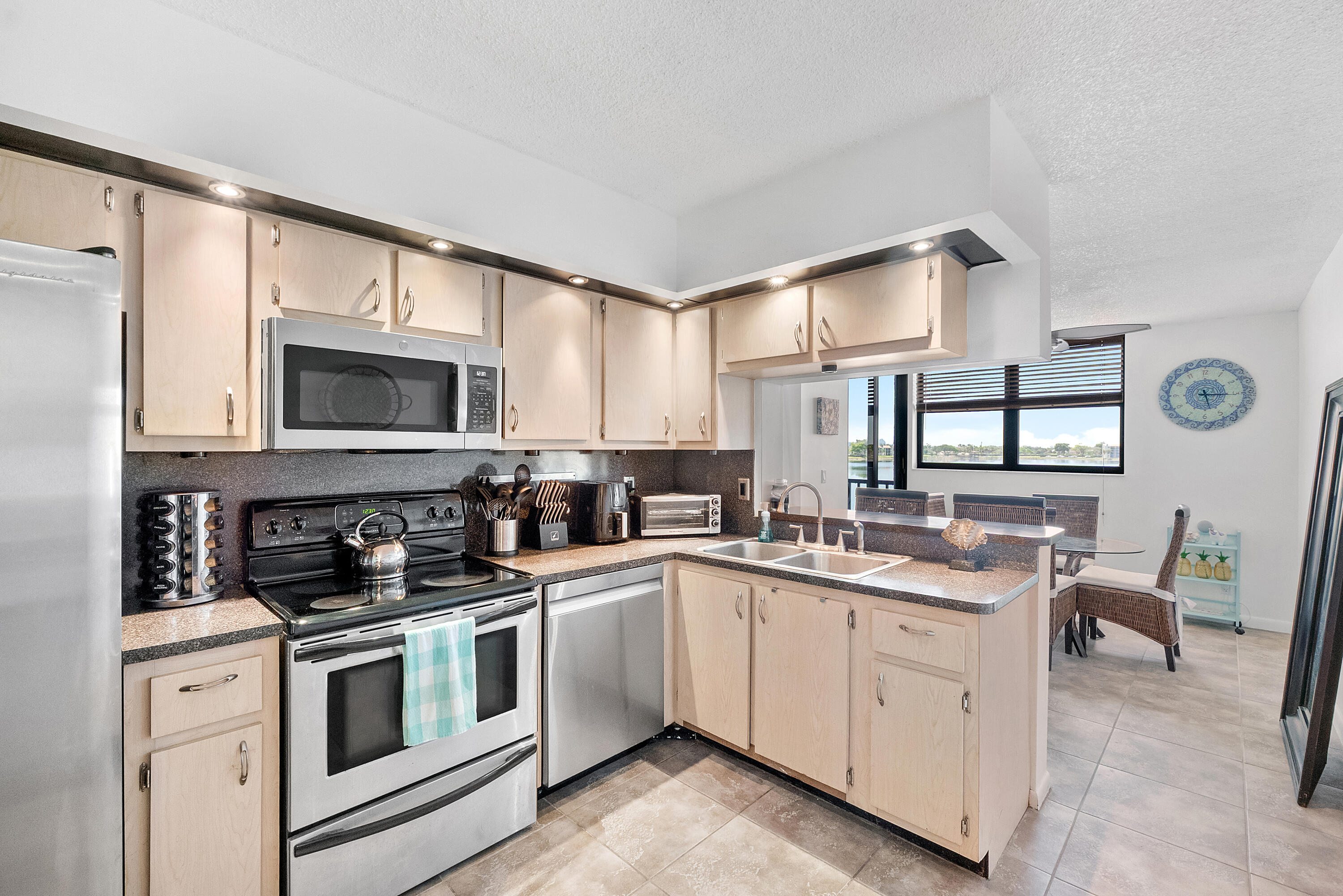 LAKE EMERALD CONDOMINIUM NO TWO - Residential