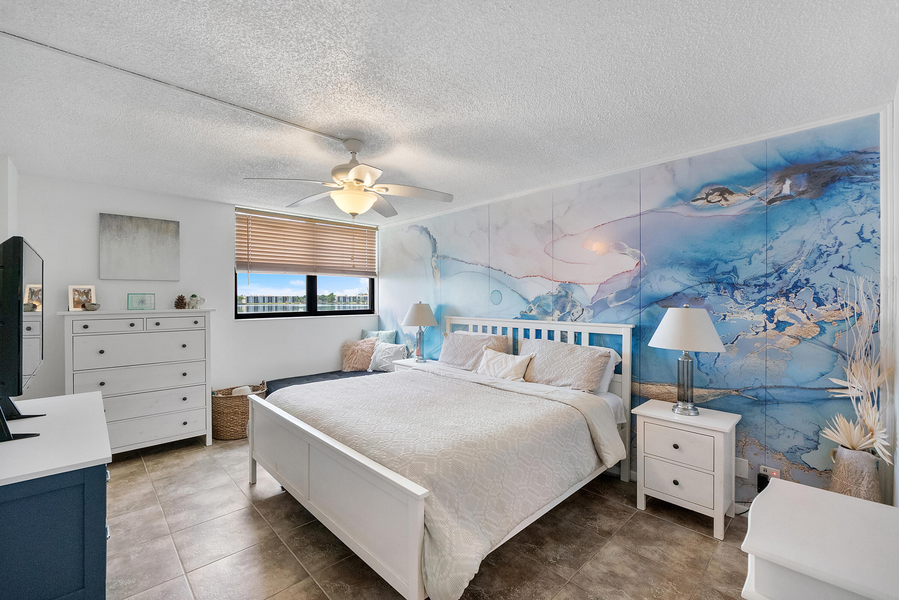 LAKE EMERALD CONDOMINIUM NO TWO - Residential