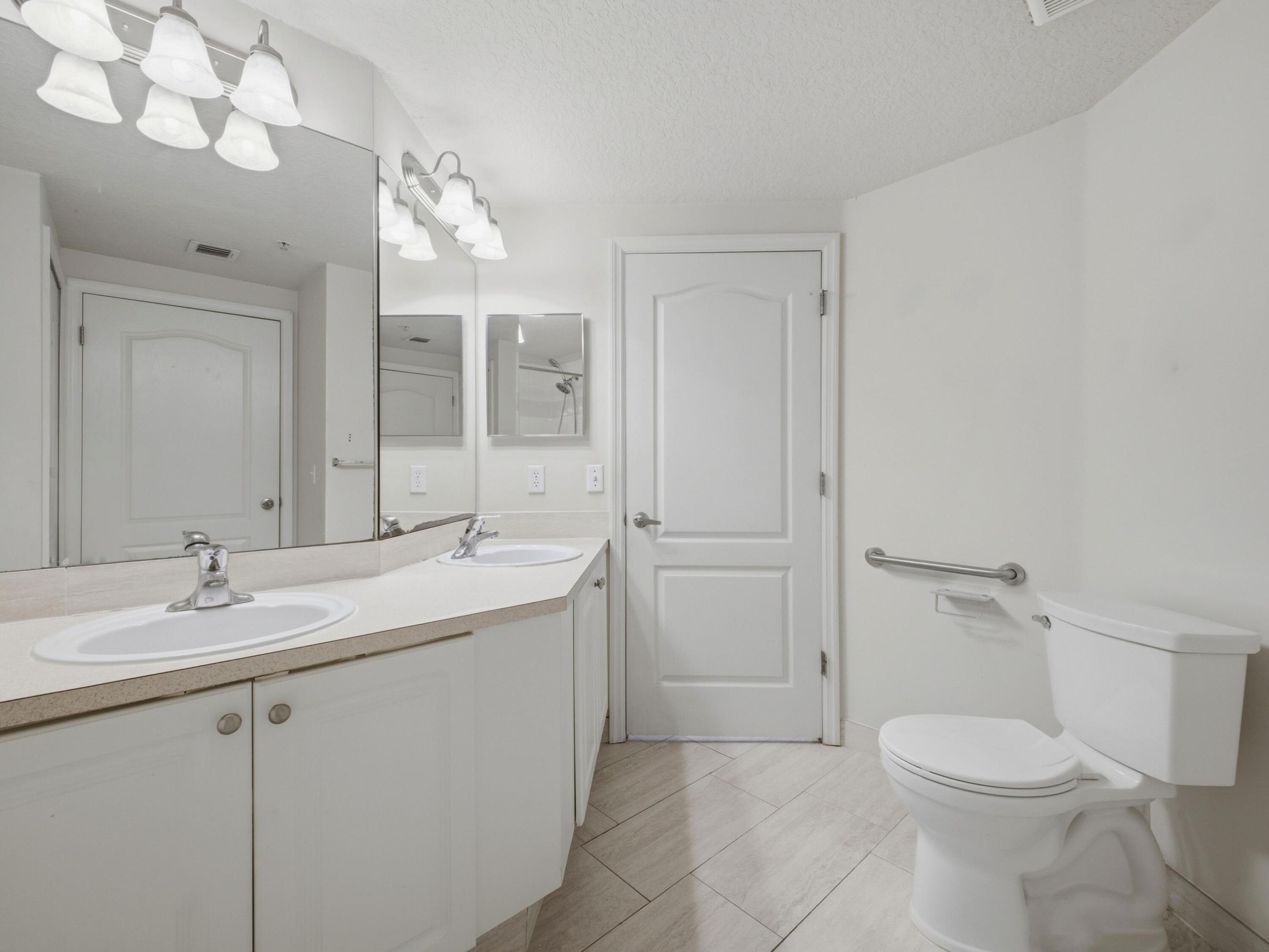 RESIDENCES AT LEGACY PLACE CONDO - Residential Lease