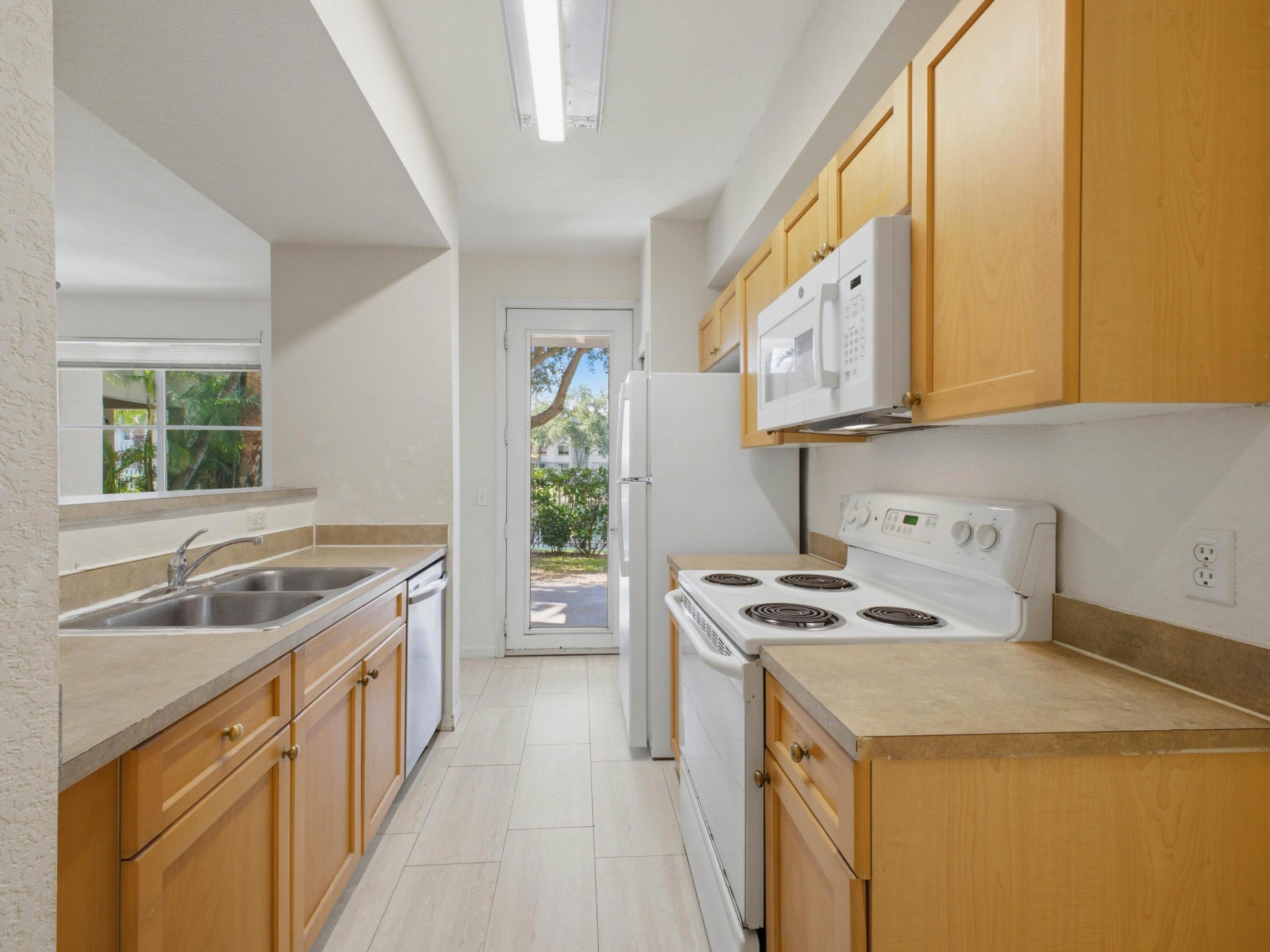 RESIDENCES AT LEGACY PLACE CONDO - Residential Lease