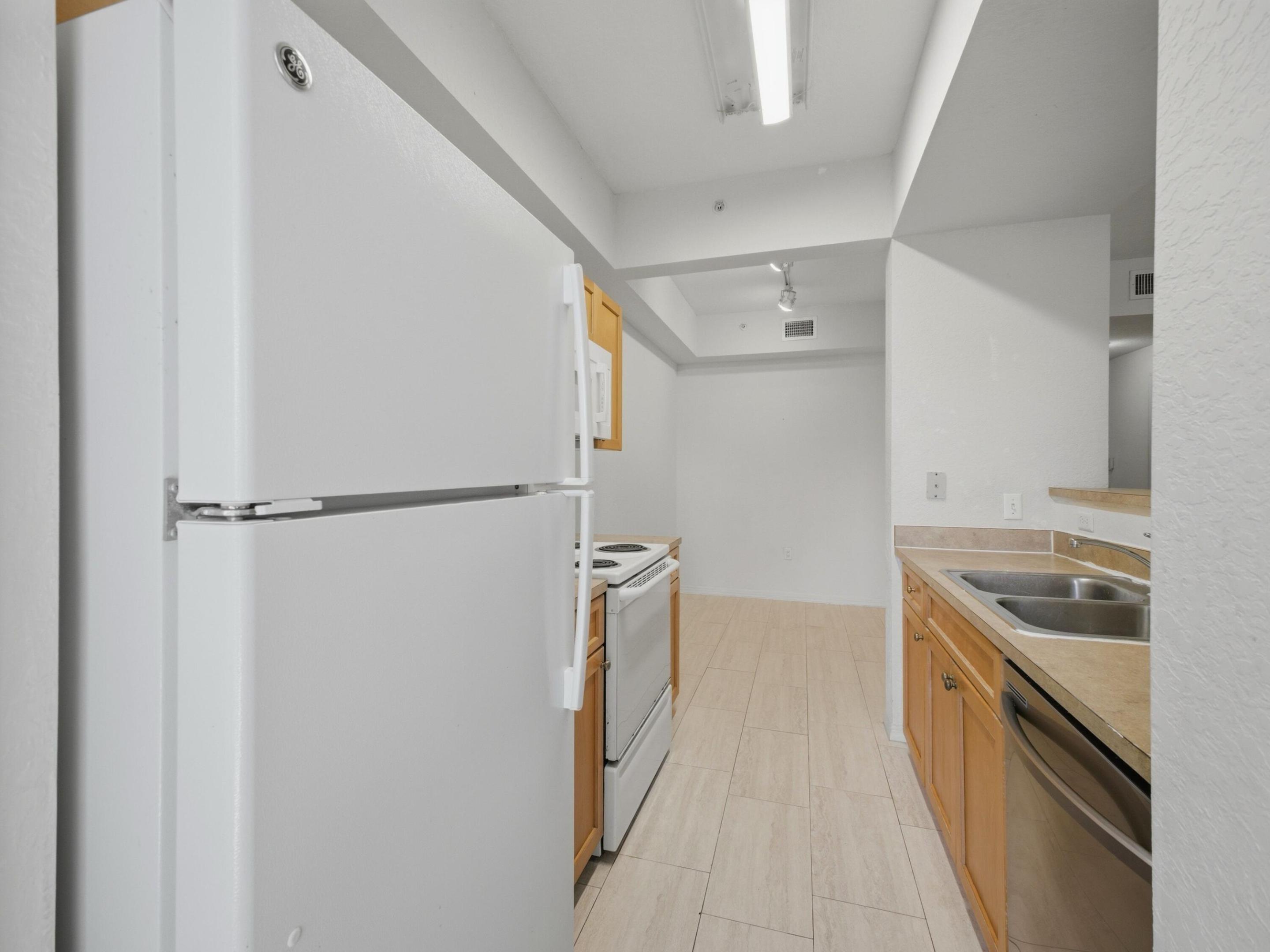 RESIDENCES AT LEGACY PLACE CONDO - Residential Lease