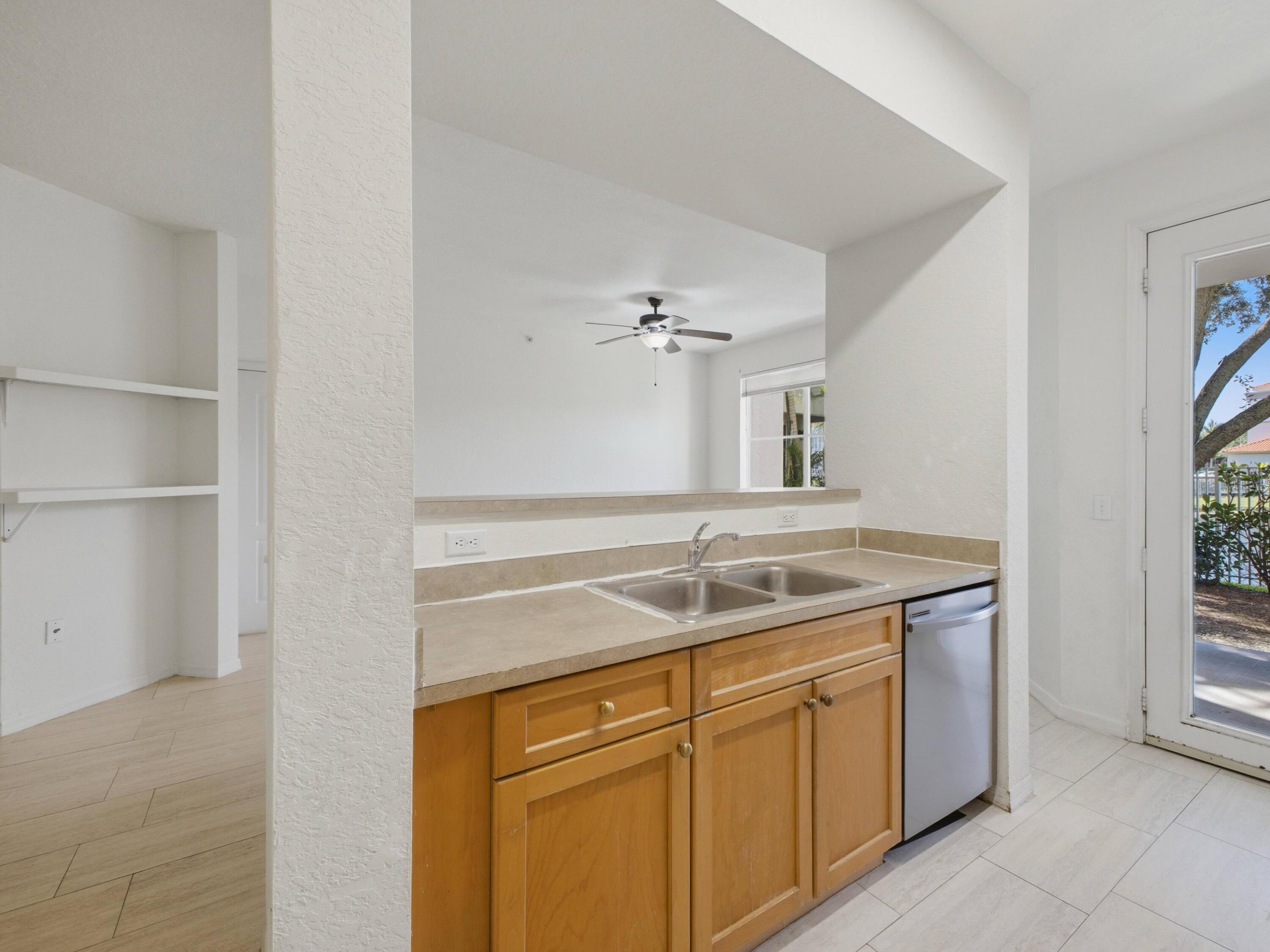 RESIDENCES AT LEGACY PLACE CONDO - Residential Lease