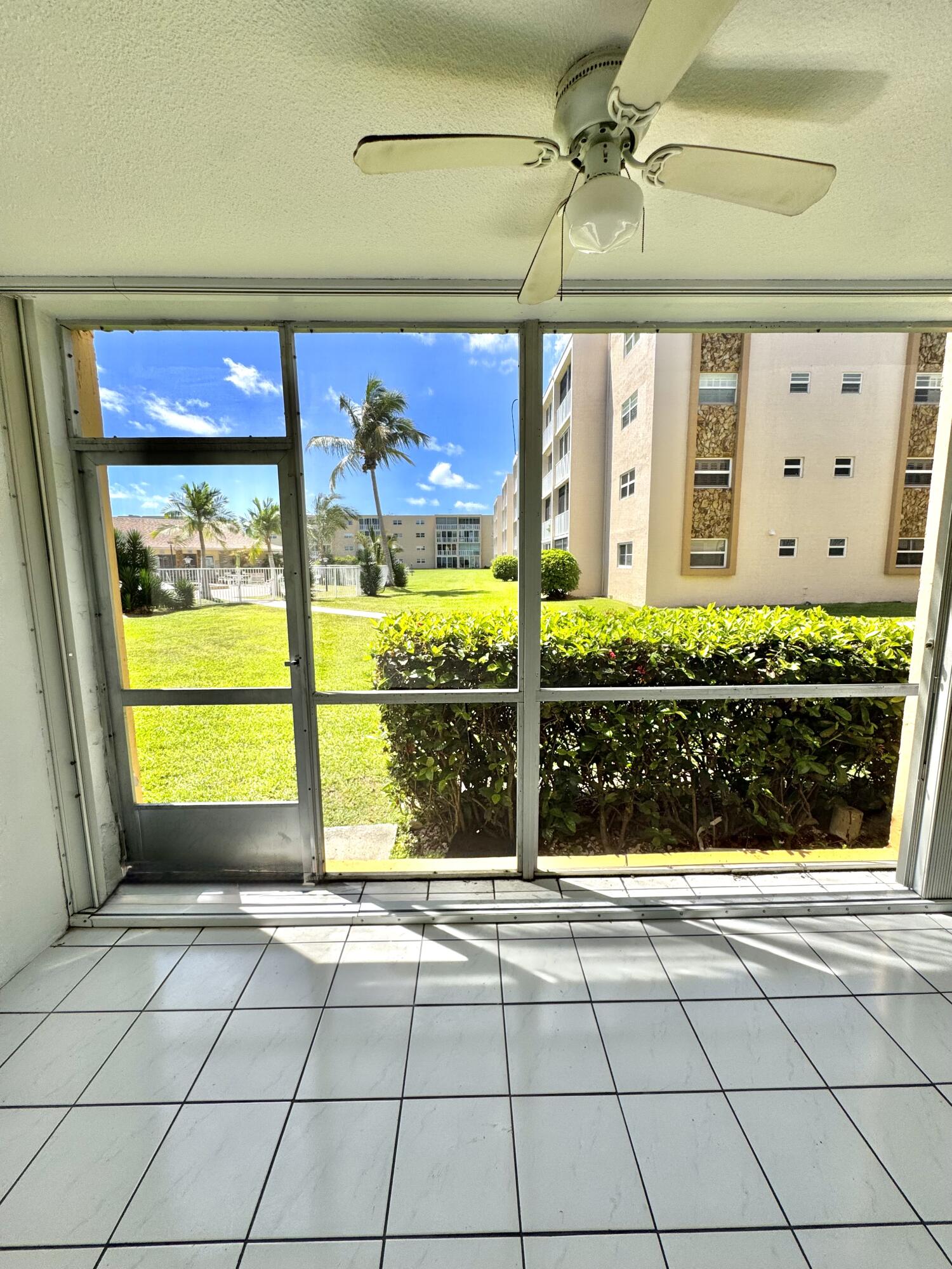 202 SE 10th Street 105