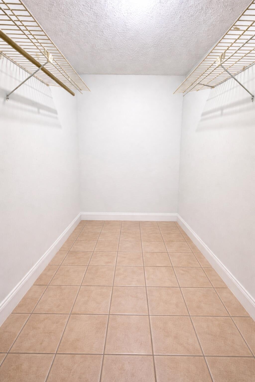 MEADOWBROOK LAKES CONDO - Residential