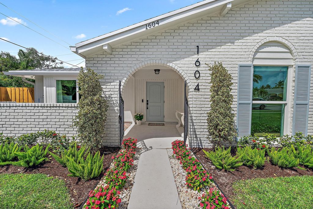 Photo of 1604 Seabrook Road, Tequesta, FL 33469 (MLS # R11078625)