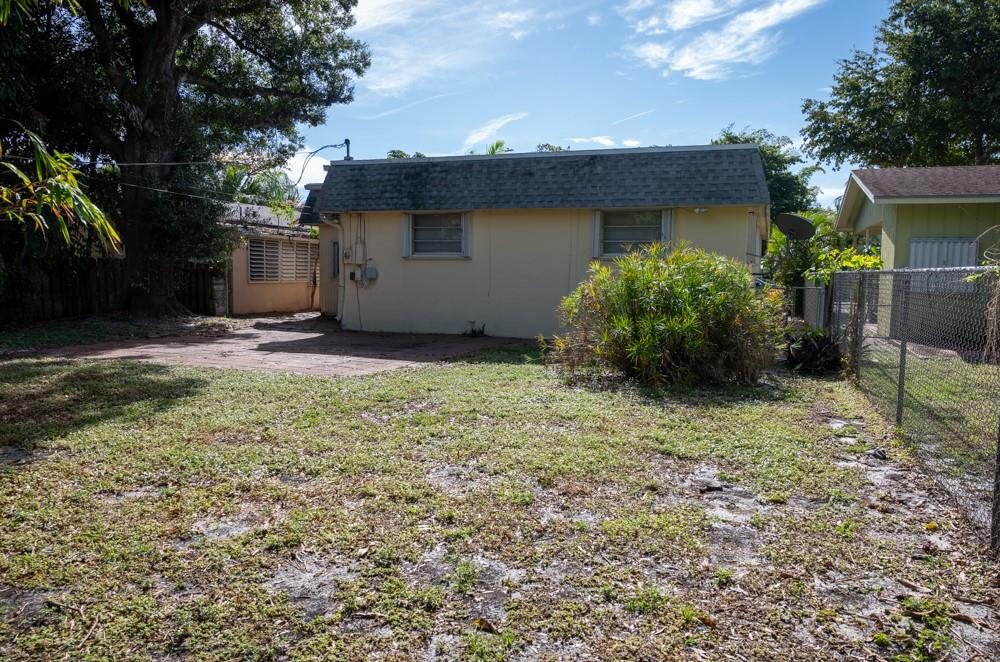 Petite 18-18 B - Residential