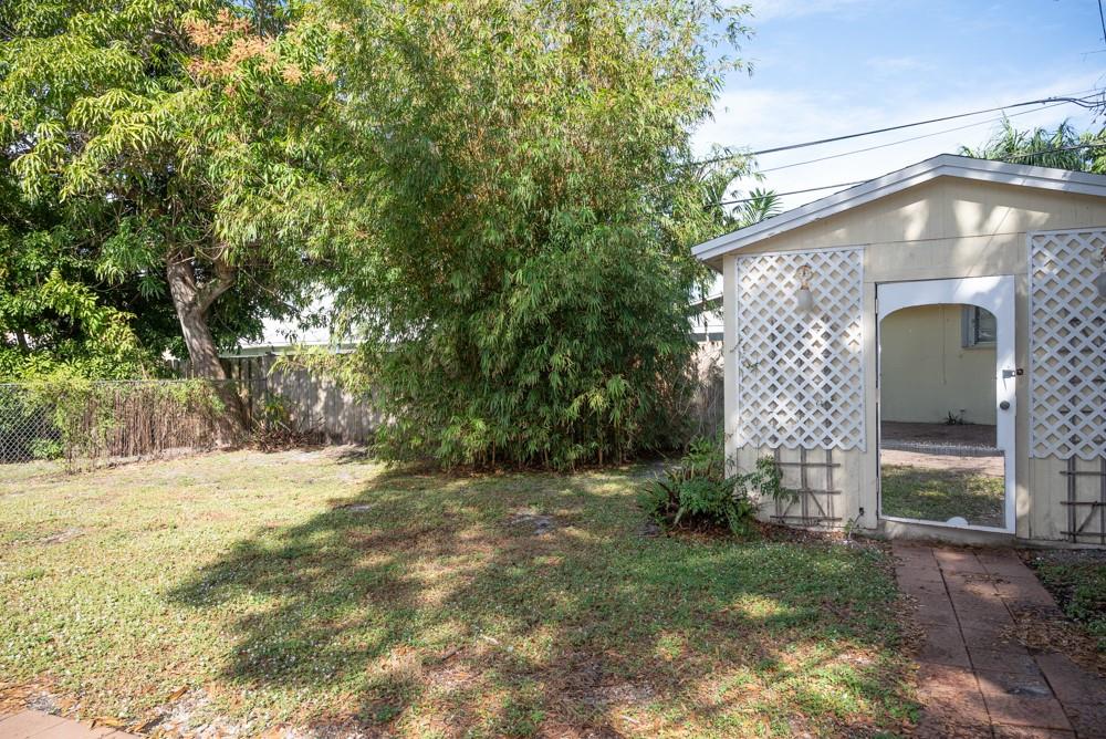 Petite 18-18 B - Residential