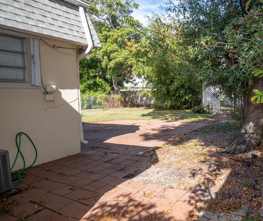 Petite 18-18 B - Residential