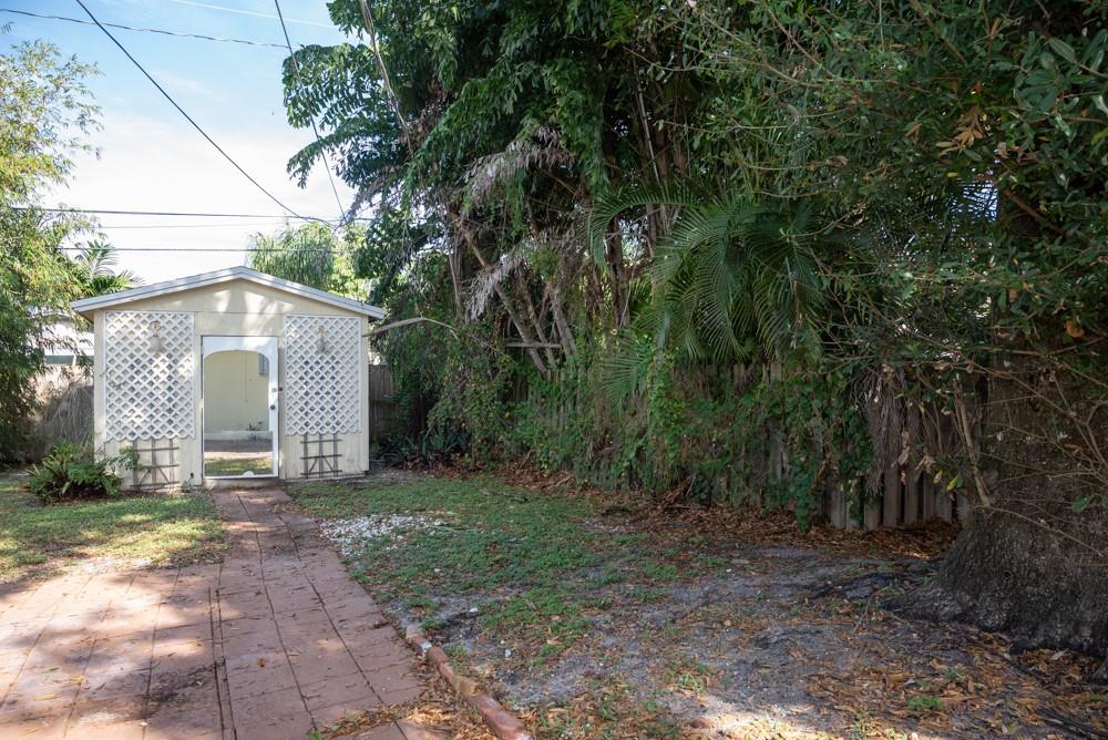 Petite 18-18 B - Residential