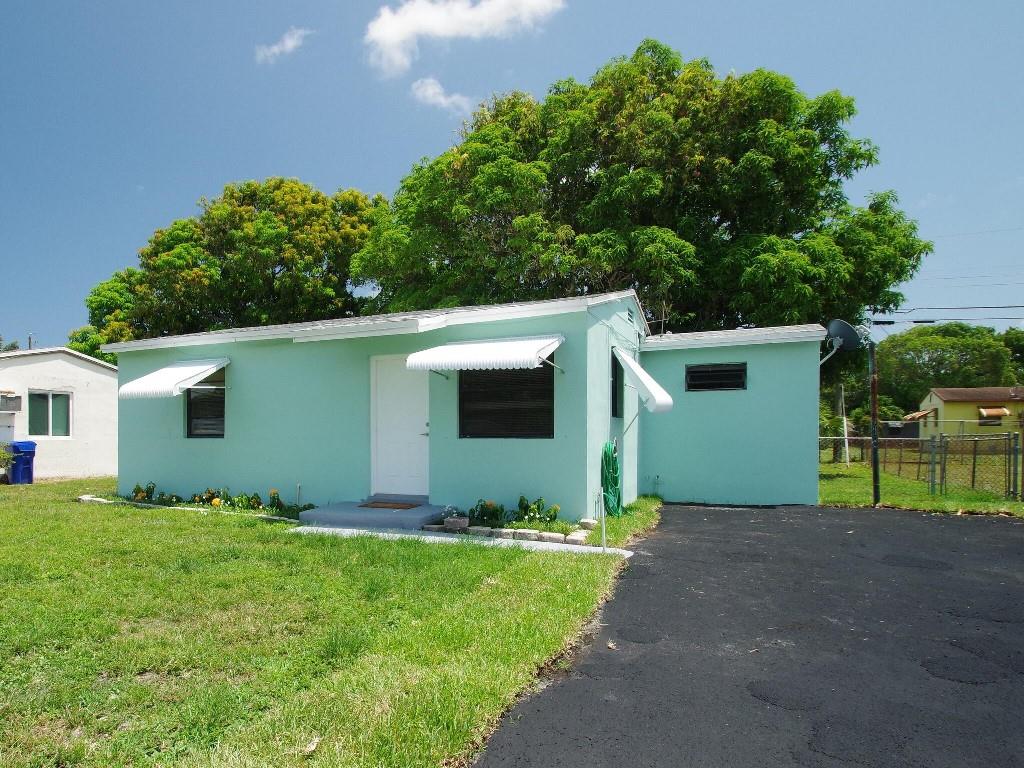 Totally update interior with new 3 month roof! Updates include new paint throughout, new vinyl flooring, new kitchen cabinets, new dishwasher, refrigerator, stove and microwave. Please update full baths with shower and tub. new blinds and lighting.
Bedrooms are good size, master is large and separated from other bedrooms.
