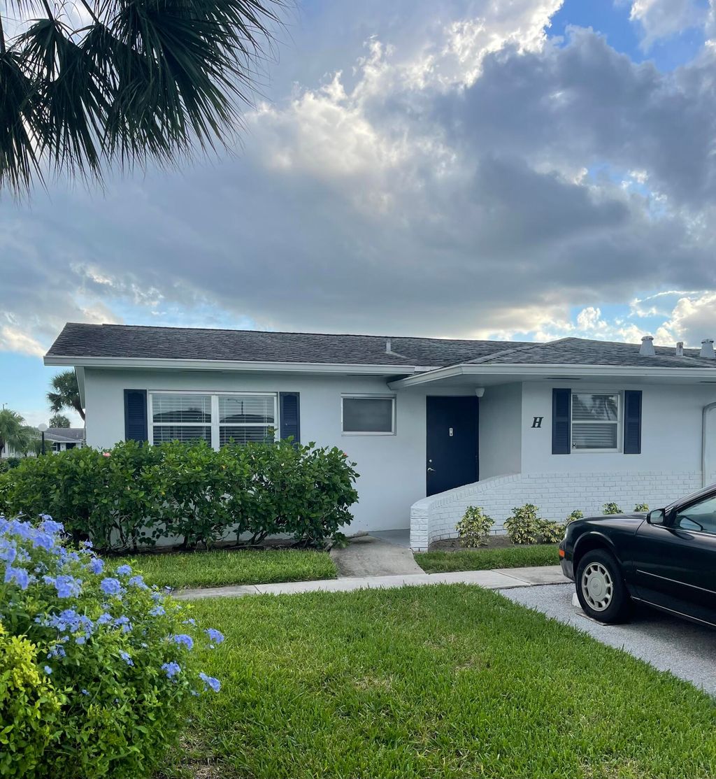 Photo of 2716 Emory Drive E #H, West Palm Beach, FL 33415 (MLS # R11167908)