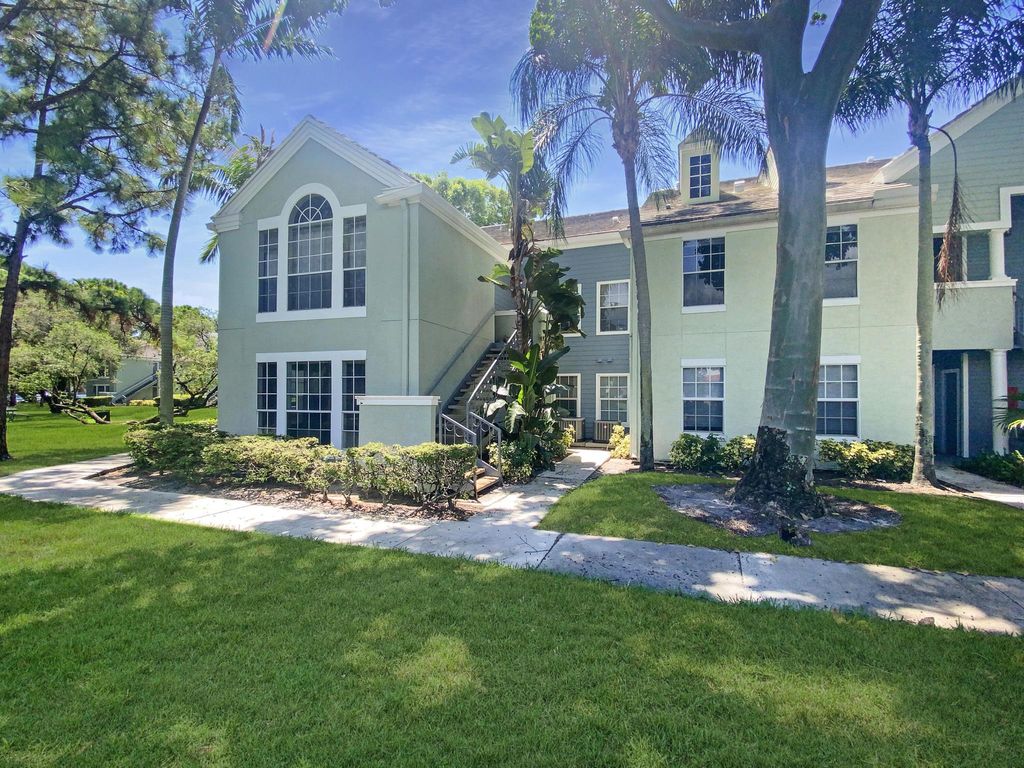 Photo of 1215 Crystal Way #I, Delray Beach, FL 33444 (MLS # R11022936)